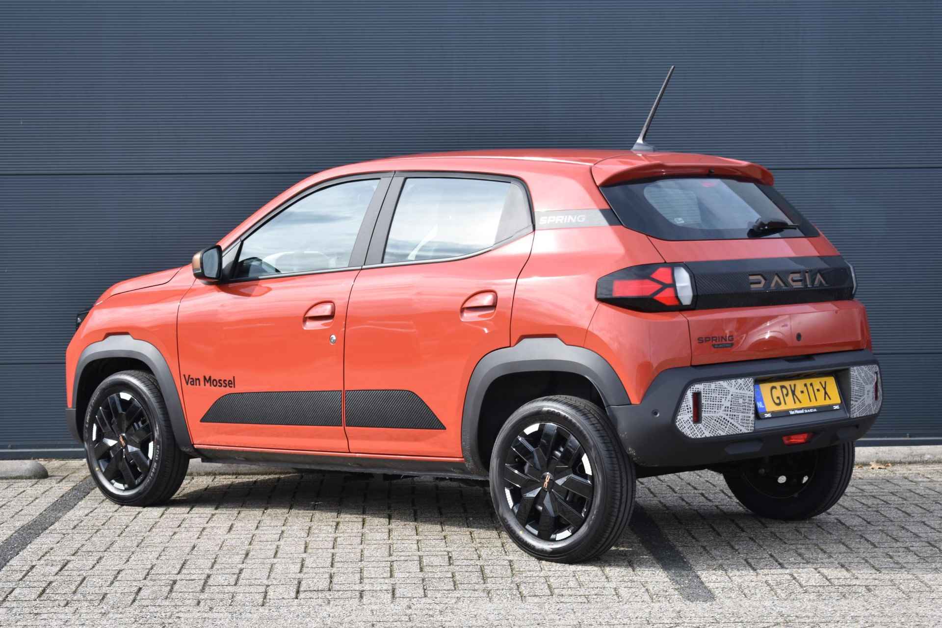 Dacia Spring Extreme 26.8 kWh 65pk | DC/Snellader | Achteruitrijcamera | Apple CarPlay & Android Auto | Parkeersensoren | Beschikbaar voor proefritten! - 6/38