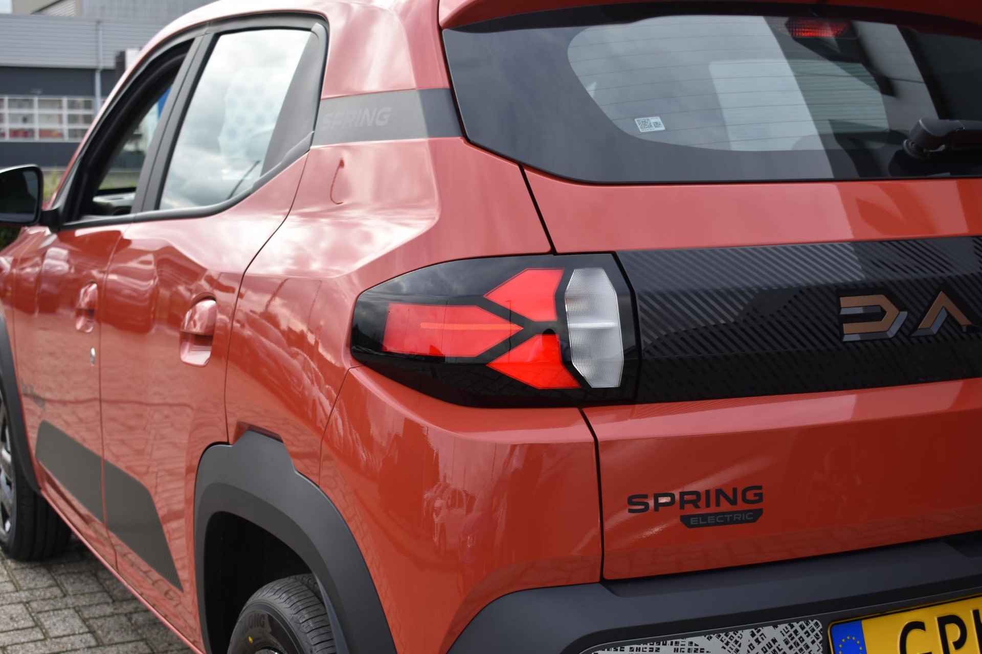 Dacia Spring Extreme 26.8 kWh 65pk | DC/Snellader | Achteruitrijcamera | Apple CarPlay & Android Auto | Parkeersensoren | Beschikbaar voor proefritten! - 11/38