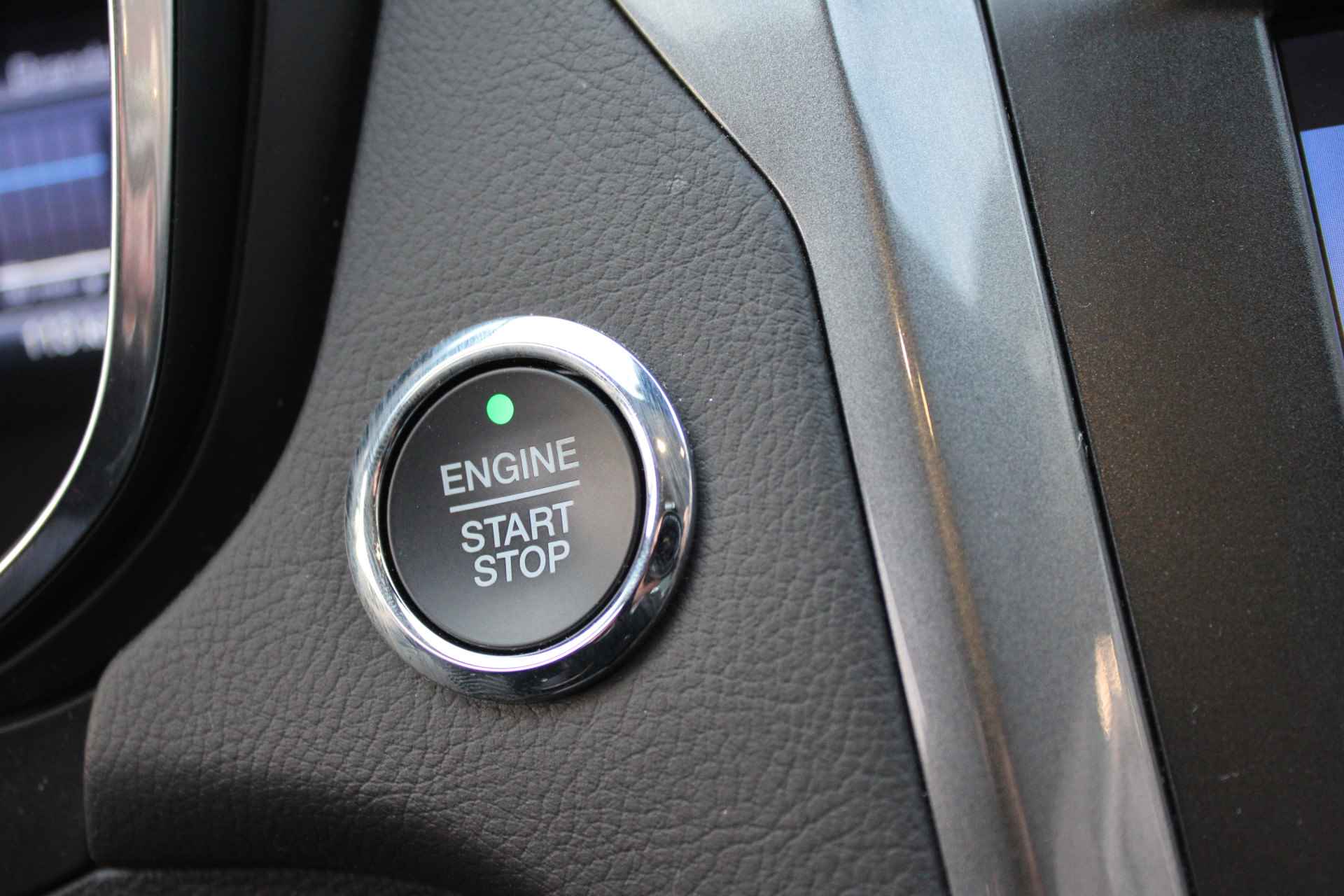 Ford Mondeo 2.0 Hybrid Automaat Titanium | Navigatie | NL auto - 18/37