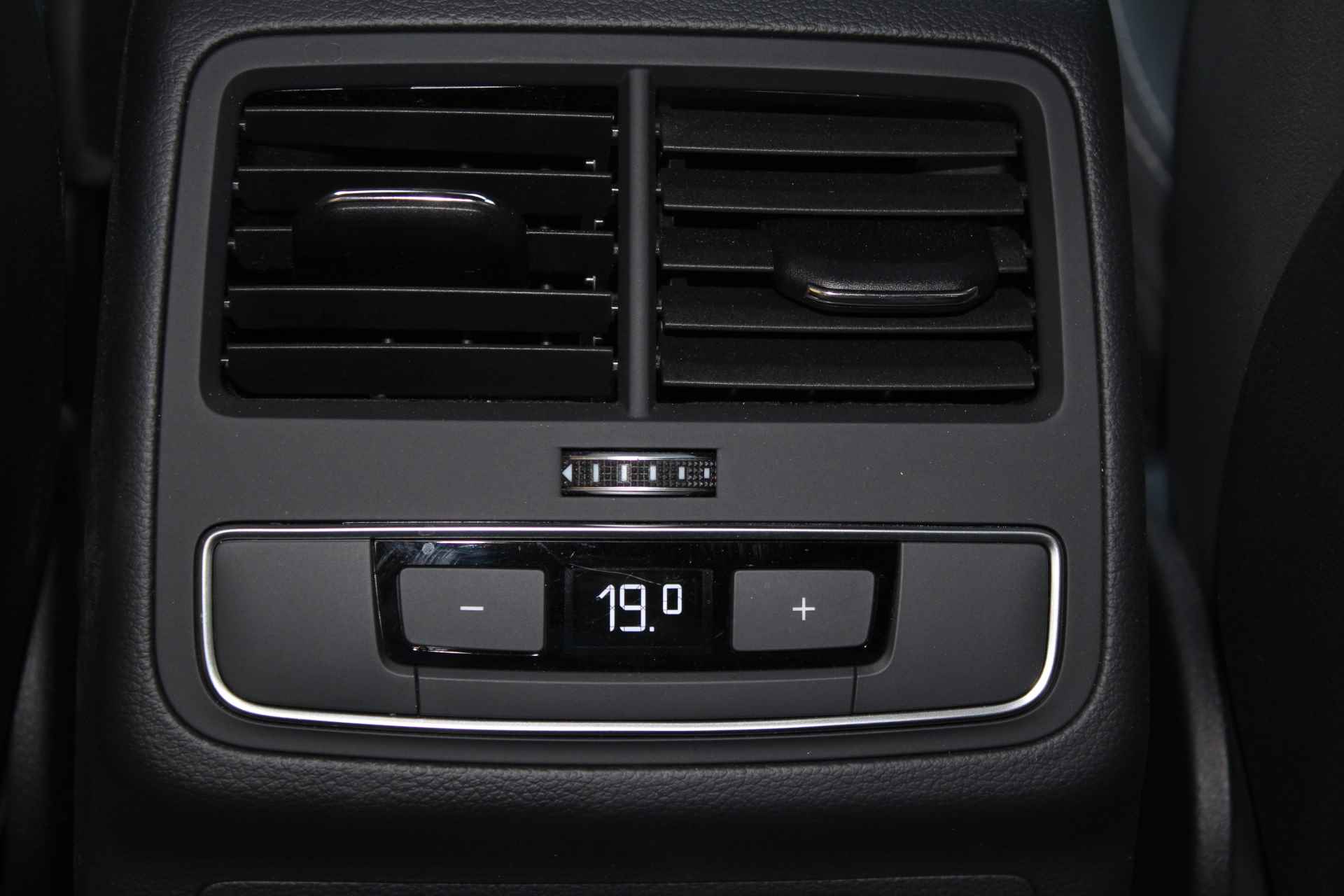 Audi A4 Avant 45 TFSI Quattro S Line Edition 266 pk Automaat Navigatie Plus,Black Line, Led,3 Zone Clima,Trekhaak - 24/58