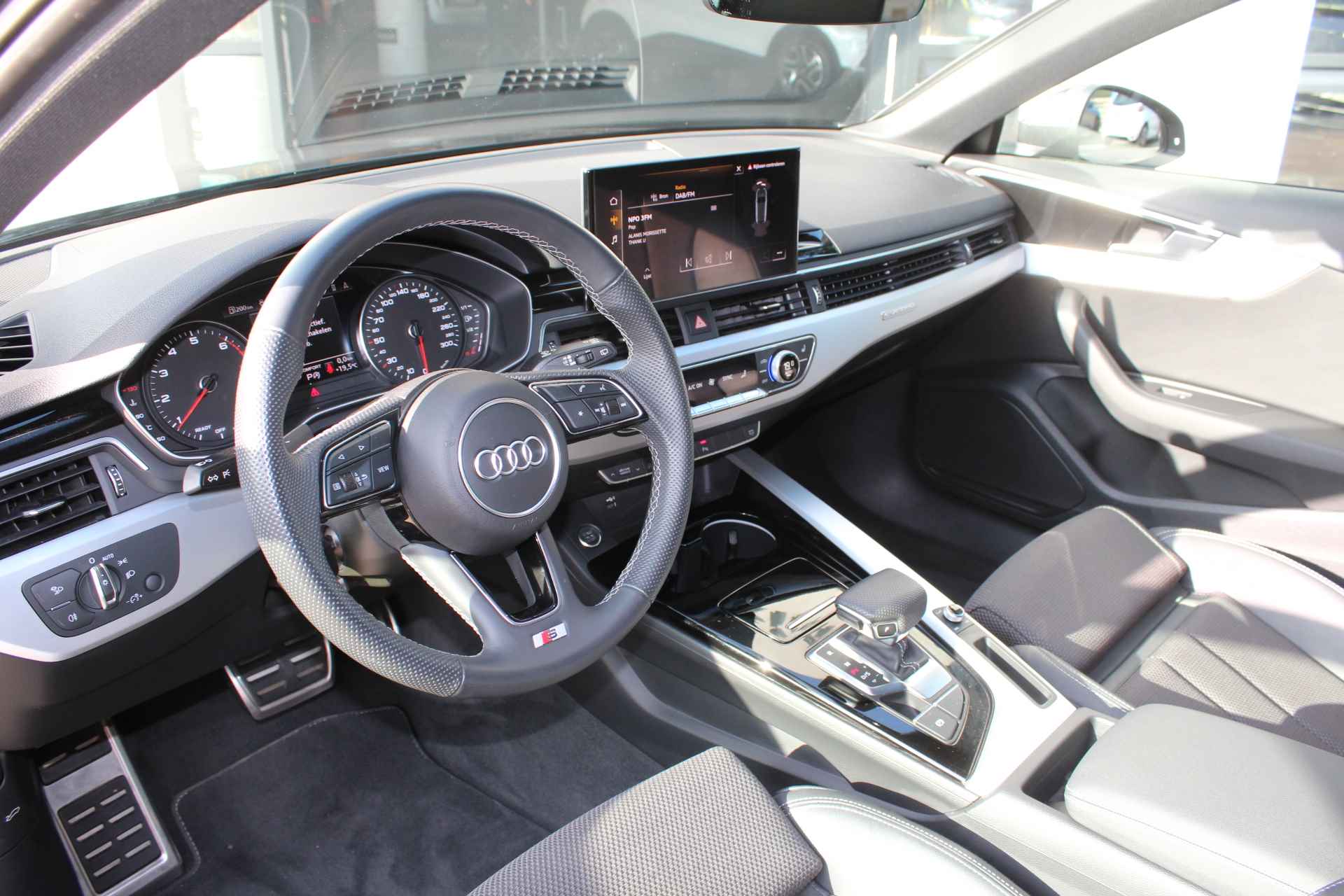 Audi A4 Avant 45 TFSI Quattro S Line Edition 266 pk Automaat Navigatie Plus,Black Line, Led,3 Zone Clima,Trekhaak - 3/58