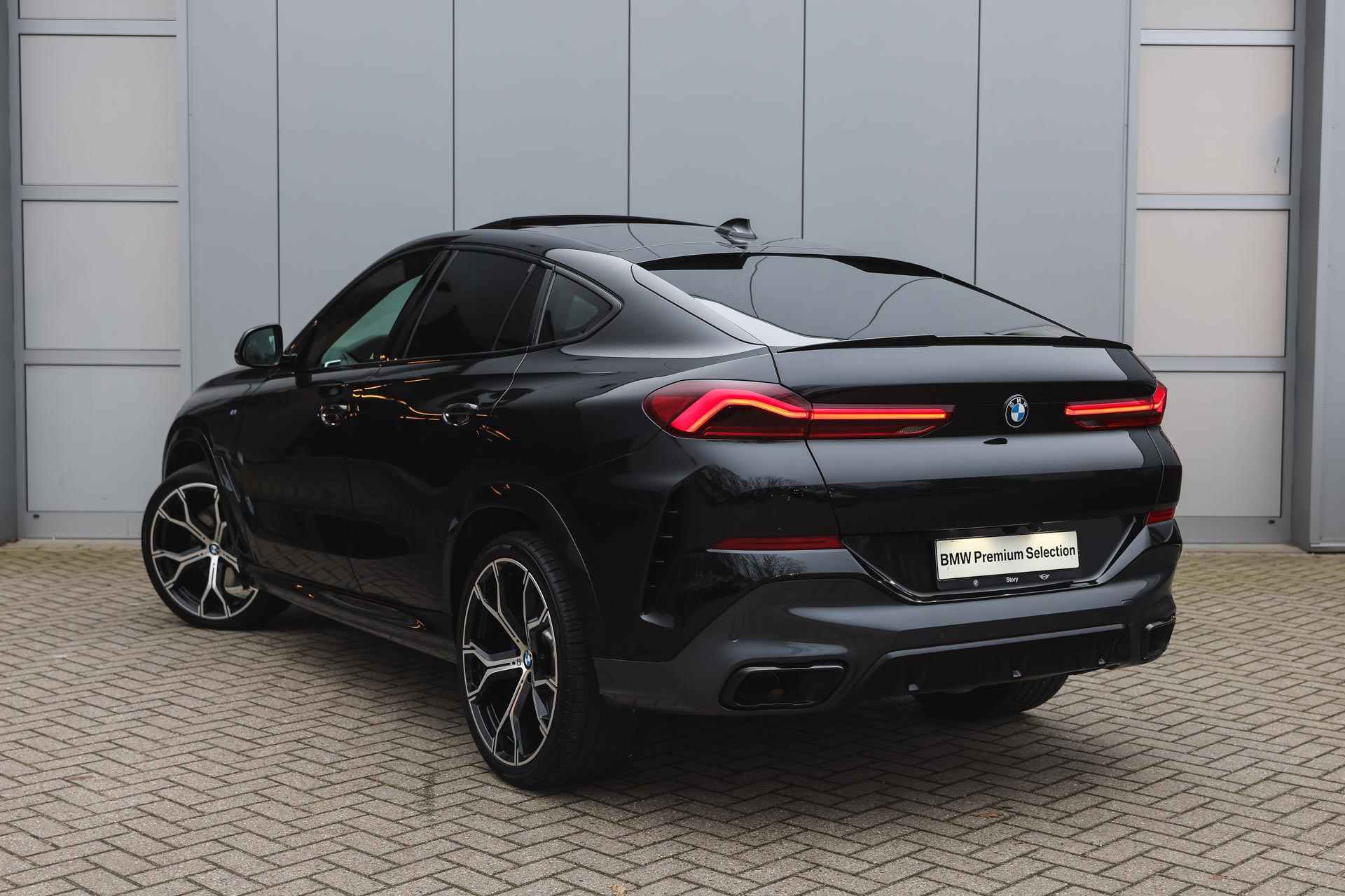 BMW X6 xDrive40i High Executive M Sport Automaat / Panoramadak / Trekhaak / Laserlight / Parking Assistant Plus / Soft Close / Active Steering / M Adaptief onderstel - 3/47