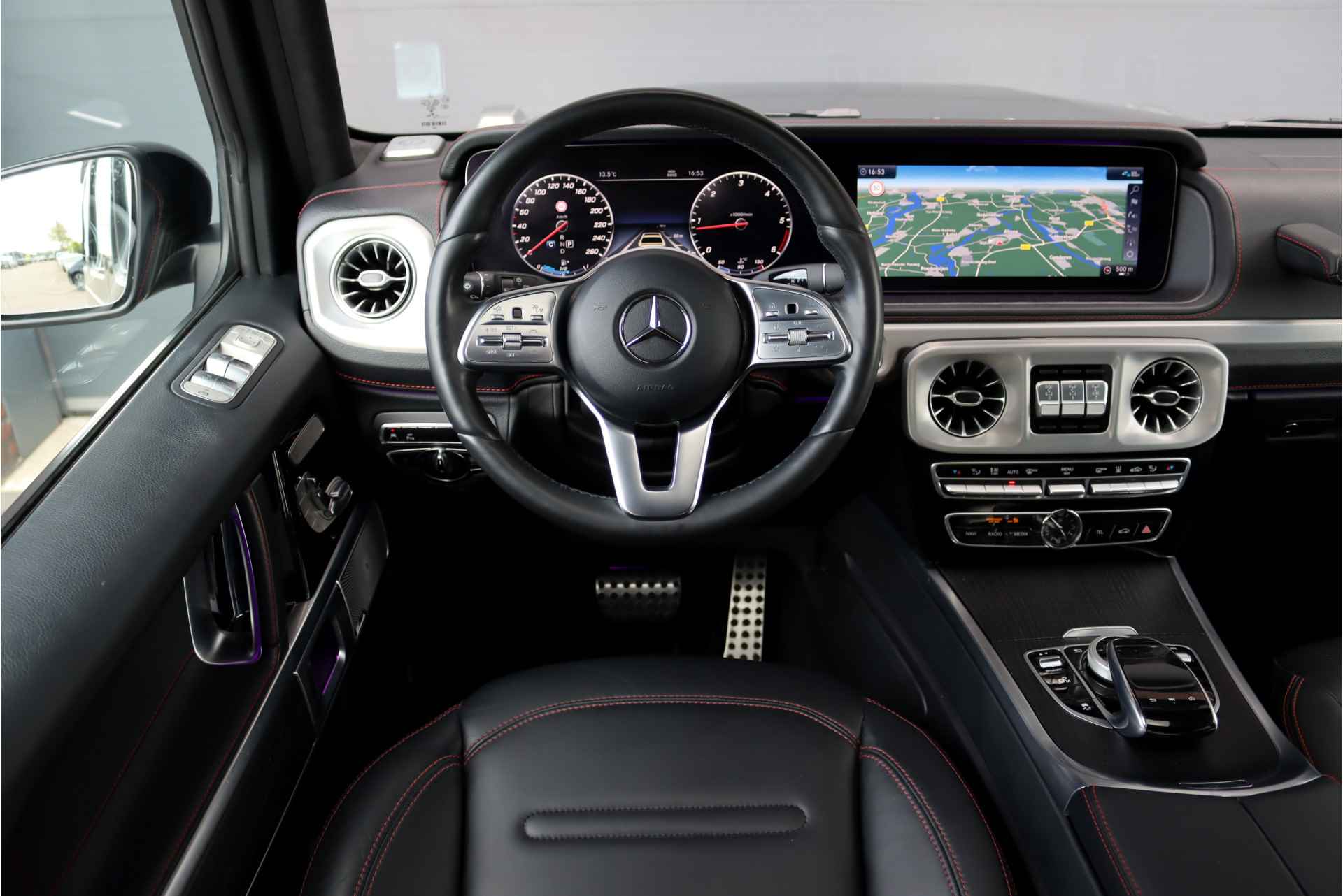 Mercedes-Benz G-Klasse 400 d AMG Line Aut9, Schuifdak, Distronic+, Memory, Burmester, Standkachel, Leder, Surround Camera, Trekhaak, Rijassistentiepakket, Sfeerverlichting, Etc. - 30/53