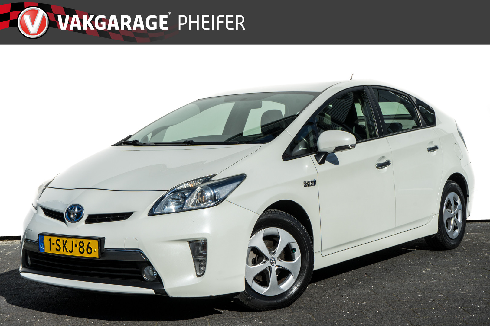 Toyota Prius 1.8 Plug-in 136pk Aspiration Navigatie/ Head up/ Camera/ Half leer/ Stoelverwarming/ Cruise control