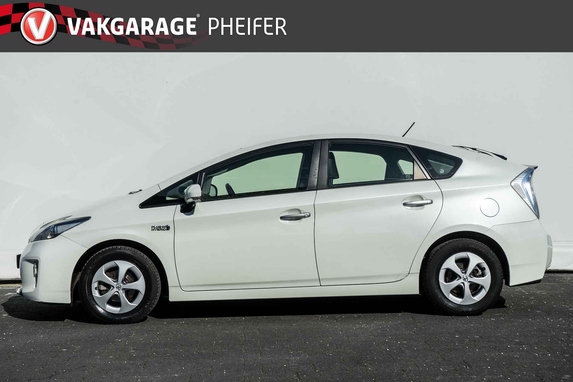 Toyota Prius 1.8 Plug-in 136pk Aspiration Navigatie/ Head up/ Camera/ Half leer/ Stoelverwarming/ Cruise control - 7/36