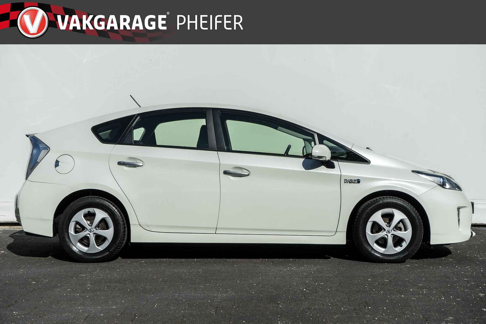 Toyota Prius 1.8 Plug-in 136pk Aspiration Navigatie/ Head up/ Camera/ Half leer/ Stoelverwarming/ Cruise control - 10/36