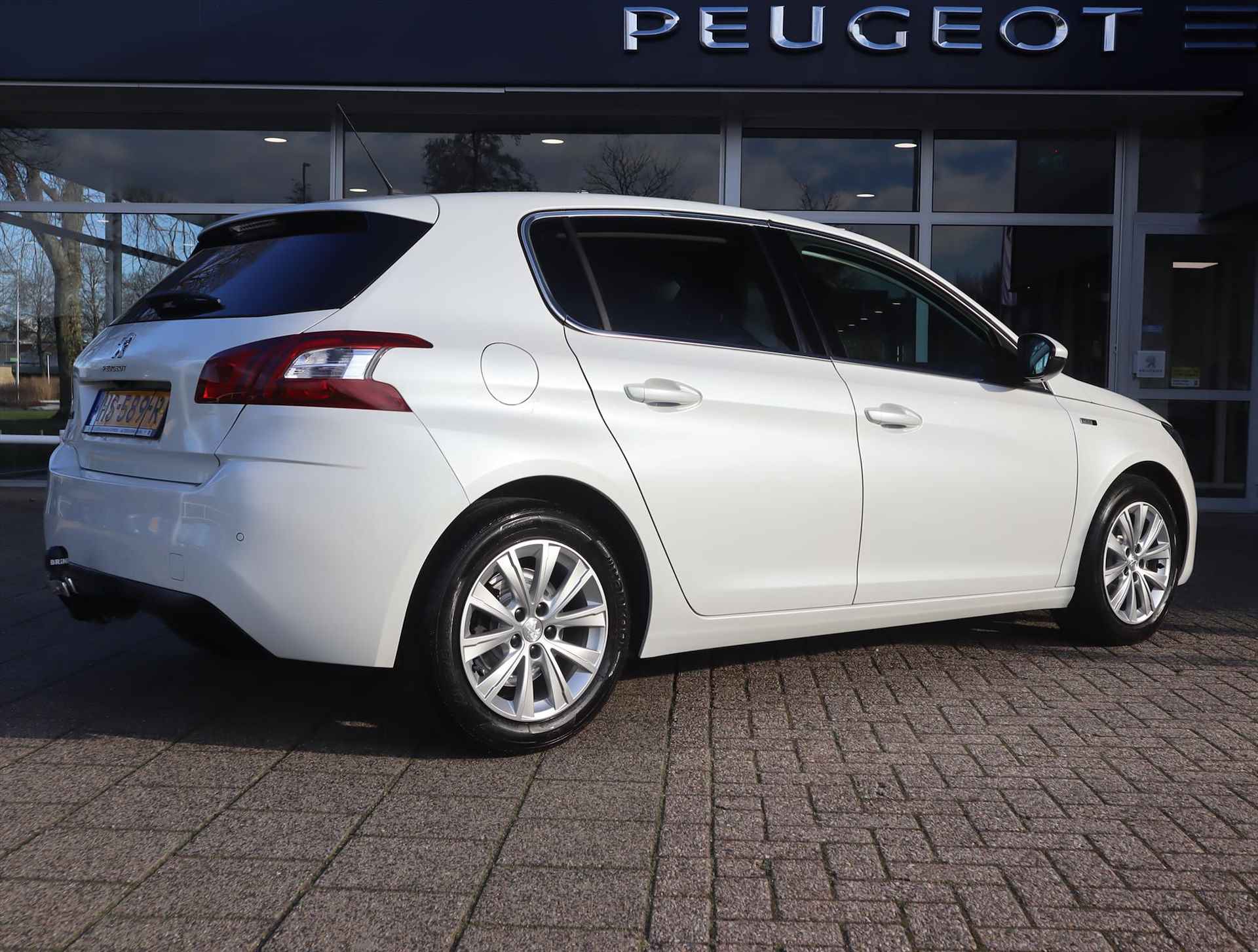 PEUGEOT 308 Style PureTech 130pk S&S EAT6 Automaat, Rijklaarprijs, Navigatie Camera DAB+ Trekhaak - 4/61