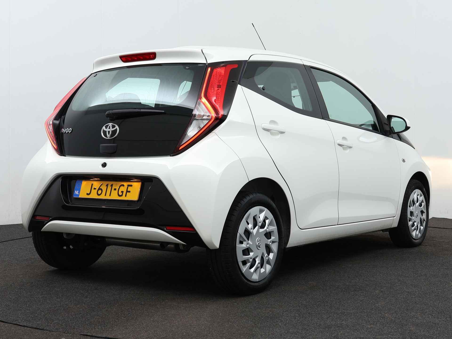 Toyota Aygo 1.0 VVT-i X-Play Automaat | Apple CarPlay | Android Auto | - 3/37