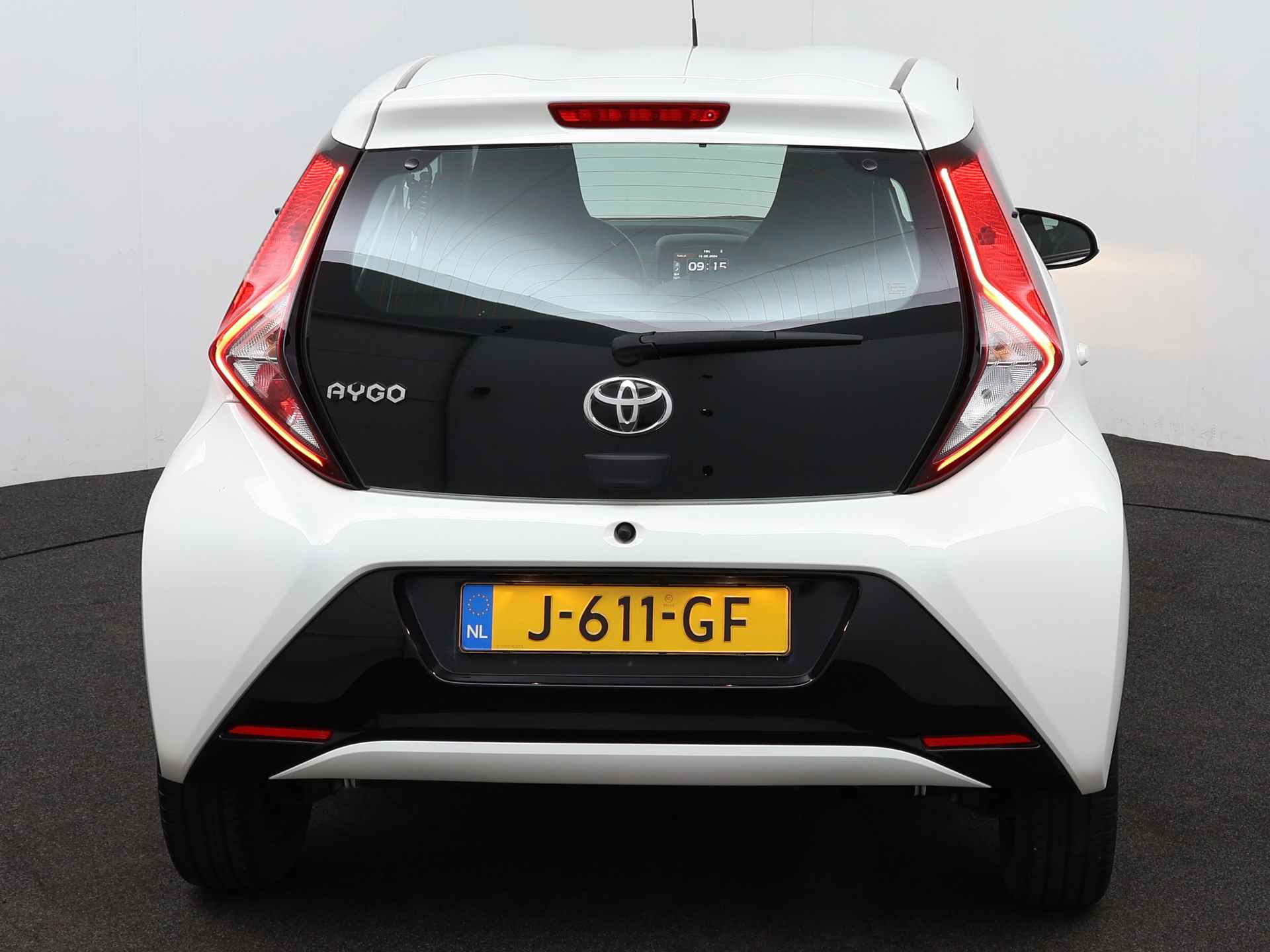 Toyota Aygo 1.0 VVT-i X-Play Automaat | Apple CarPlay | Android Auto | - 27/37