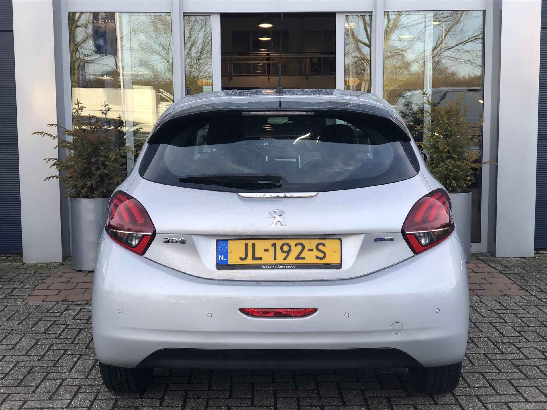 PEUGEOT 208 1.2 5drs Blue Lion | Navigatie | Parkeer sensoren achter | Airco | Cruise controle | All Season | - 19/36