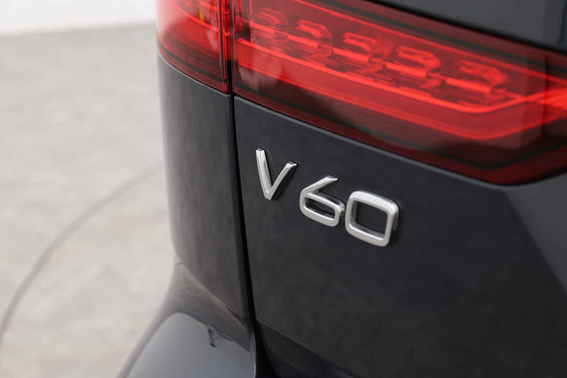 Volvo V60 2.0 T6 RECHARGE 350PK LONG RANGE AWD INSCRIPTION | Pilot Assist | 19 inch lm-velgen - 14/52
