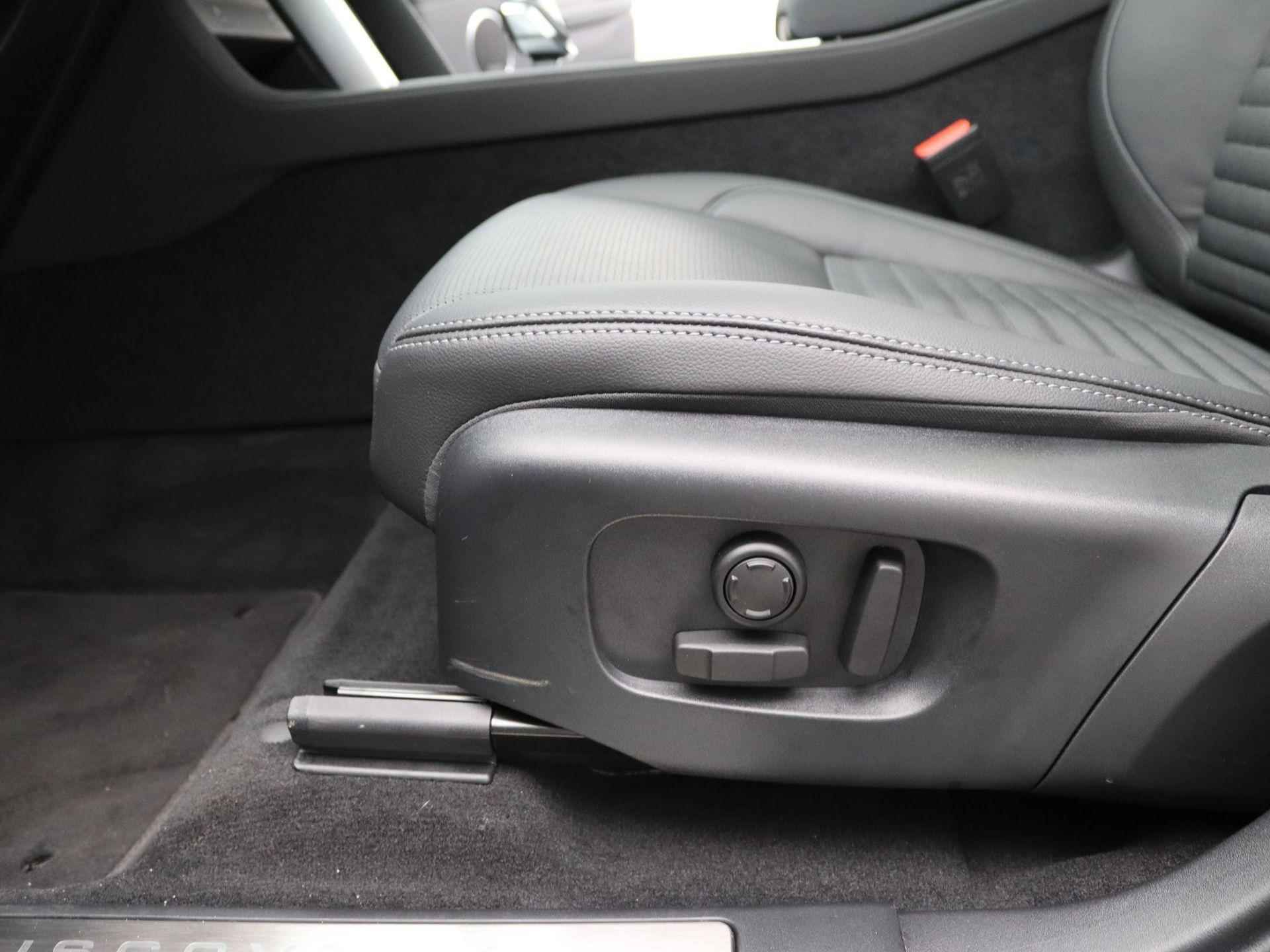 Land Rover Discovery Sport P270e PHEV Dynamic SE Stoel en stuurverwarming | Elektrische stoelen | Camera | Leder - 31/52