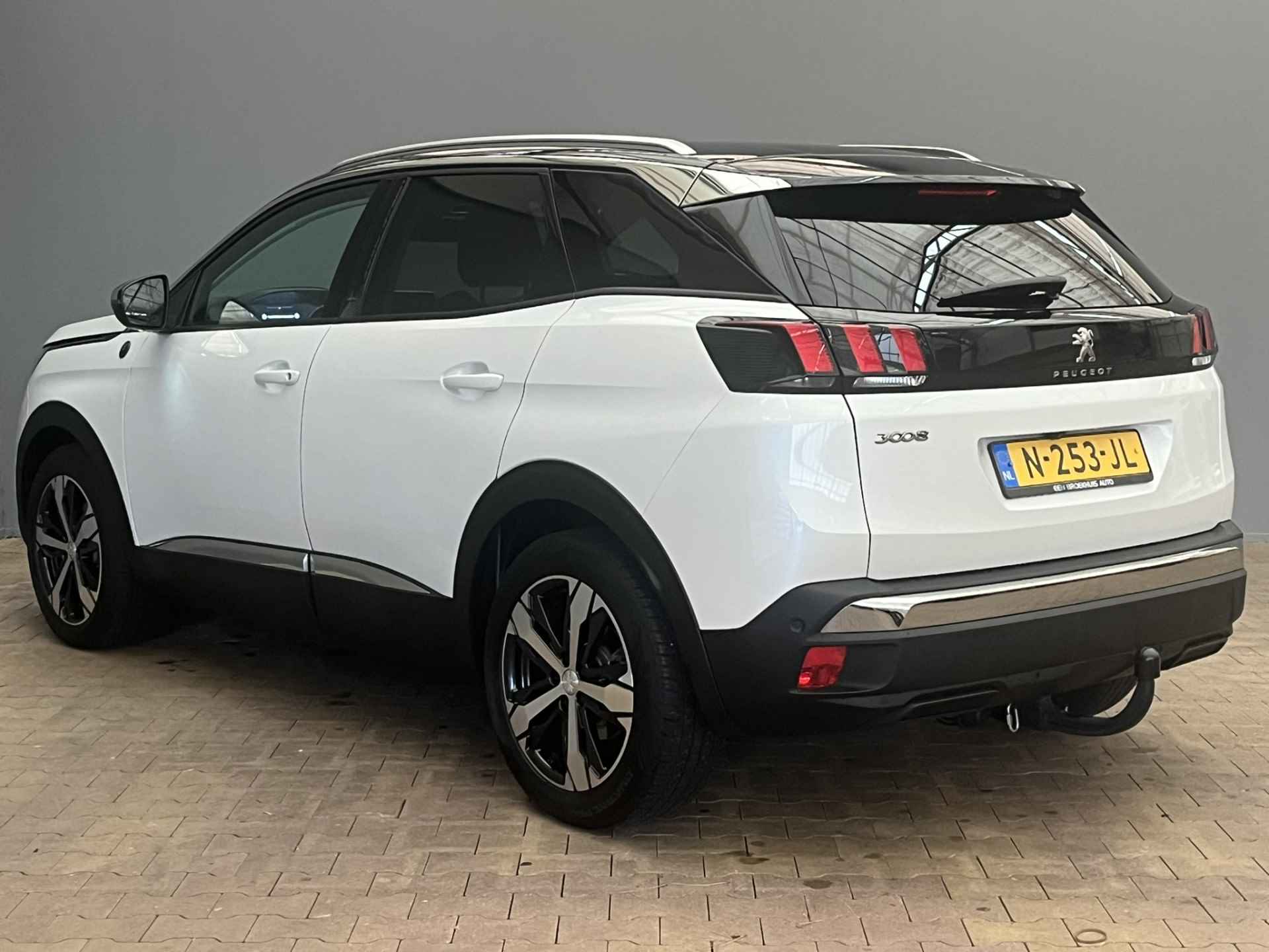 Peugeot 3008 1.2 130PK Crossway Automaat | Stoelverwarming | Leder/Alcantara | Afneembare Trekhaak | 18" Lichtmetaal | Camera | Virtueel Dashboard | Clima | Cruise - 3/30