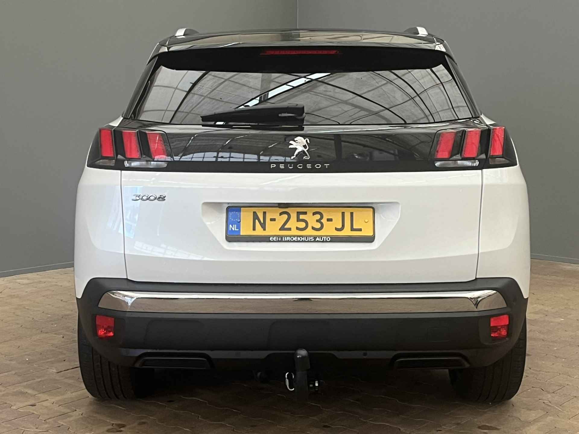 Peugeot 3008 1.2 130PK Crossway Automaat | Stoelverwarming | Leder/Alcantara | Afneembare Trekhaak | 18" Lichtmetaal | Camera | Virtueel Dashboard | Clima | Cruise - 10/30