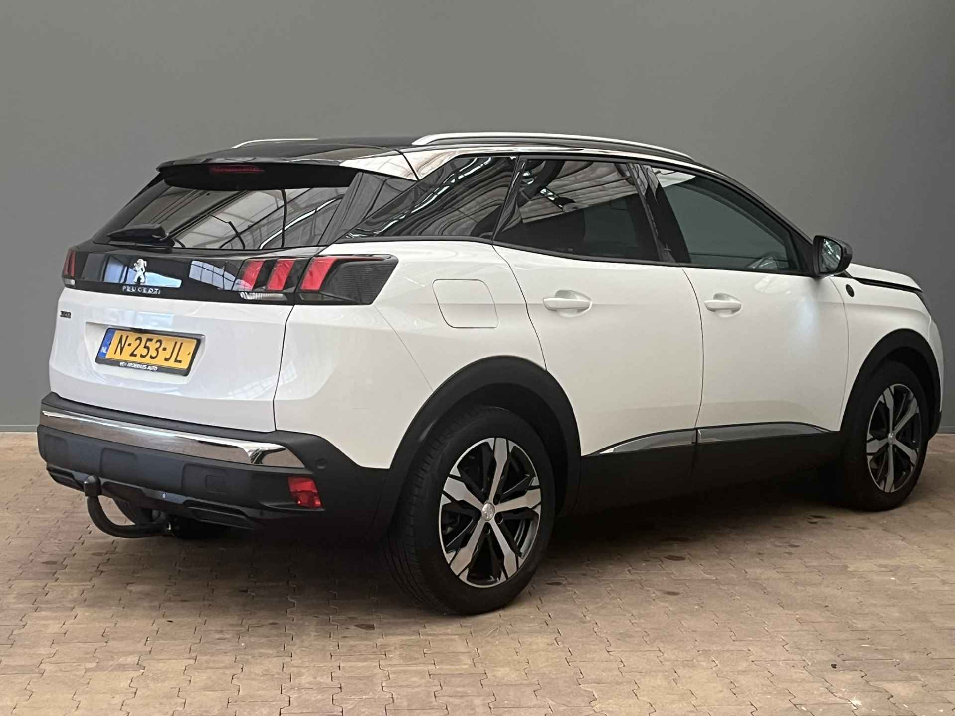 Peugeot 3008 1.2 130PK Crossway Automaat | Stoelverwarming | Leder/Alcantara | Afneembare Trekhaak | 18" Lichtmetaal | Camera | Virtueel Dashboard | Clima | Cruise - 11/30