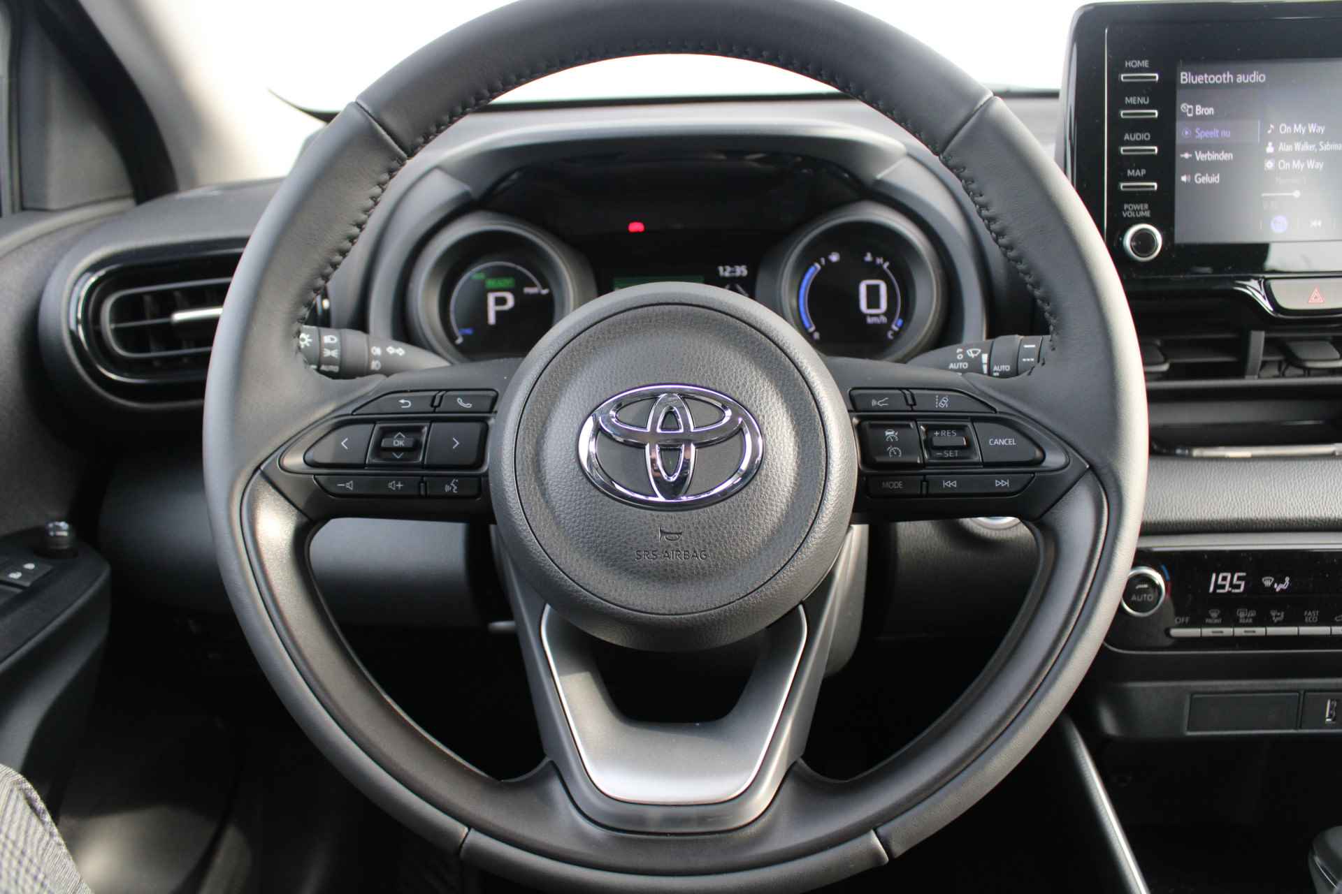 Toyota Yaris 1.5 Hybrid Dynamic, Keyless Go, Adaptieve Cruise Control, Apple Carplay/Android Auto, Bluetooth - 24/34