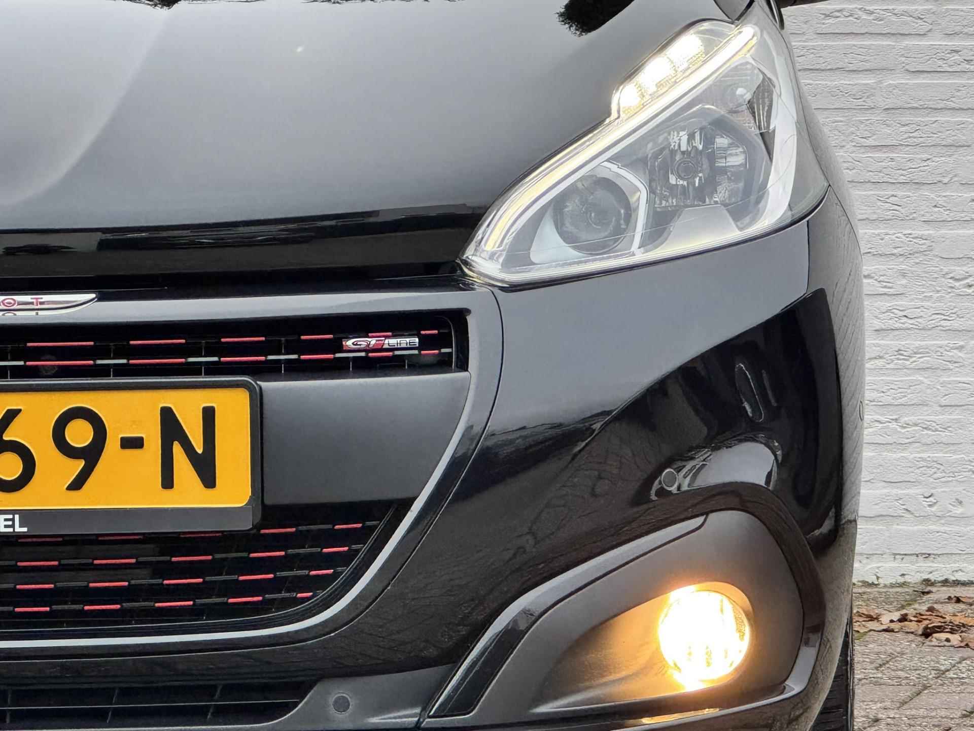 Peugeot 208 1.2 PureTech GT-line Parkeersensor plus achteruitrij camera Cruise Control Sportstoelen Apple / Android Carplay - 36/58