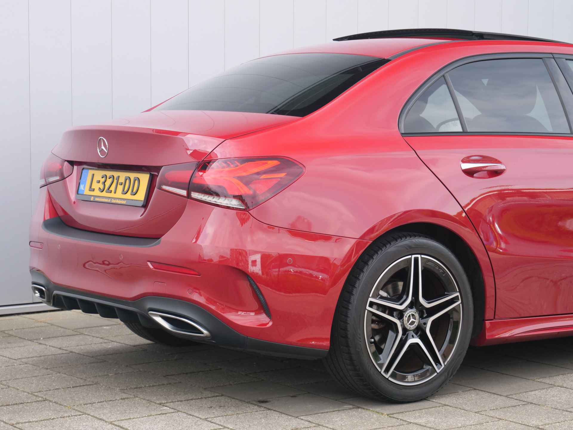 Mercedes-Benz A-Klasse 180 136 Pk Premium Plus AMG-Styling Navigatie / DAB / 18 inch - 3/40