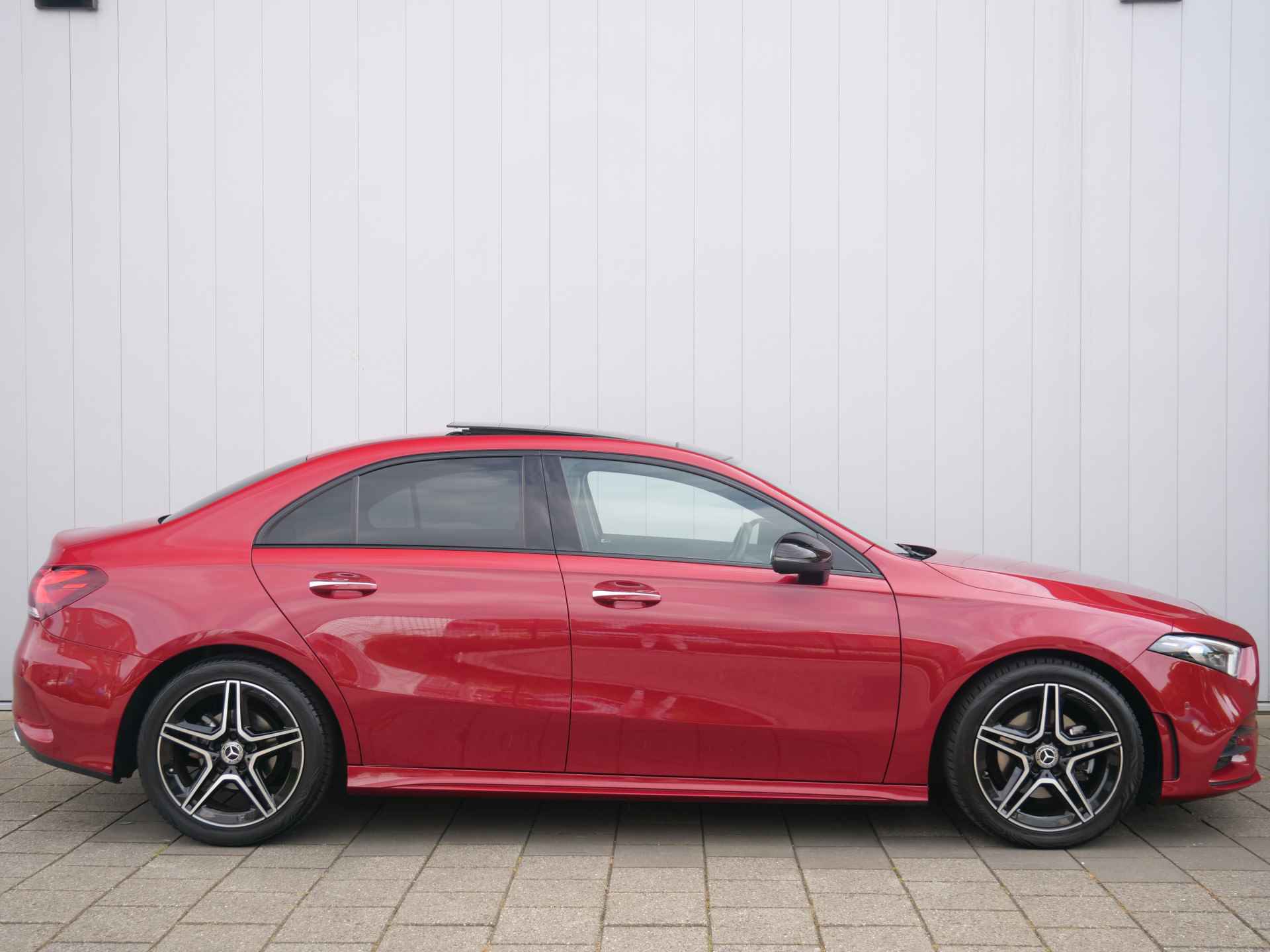 Mercedes-Benz A-Klasse 180 136 Pk Premium Plus AMG-Styling Navigatie / DAB / 18 inch - 5/40