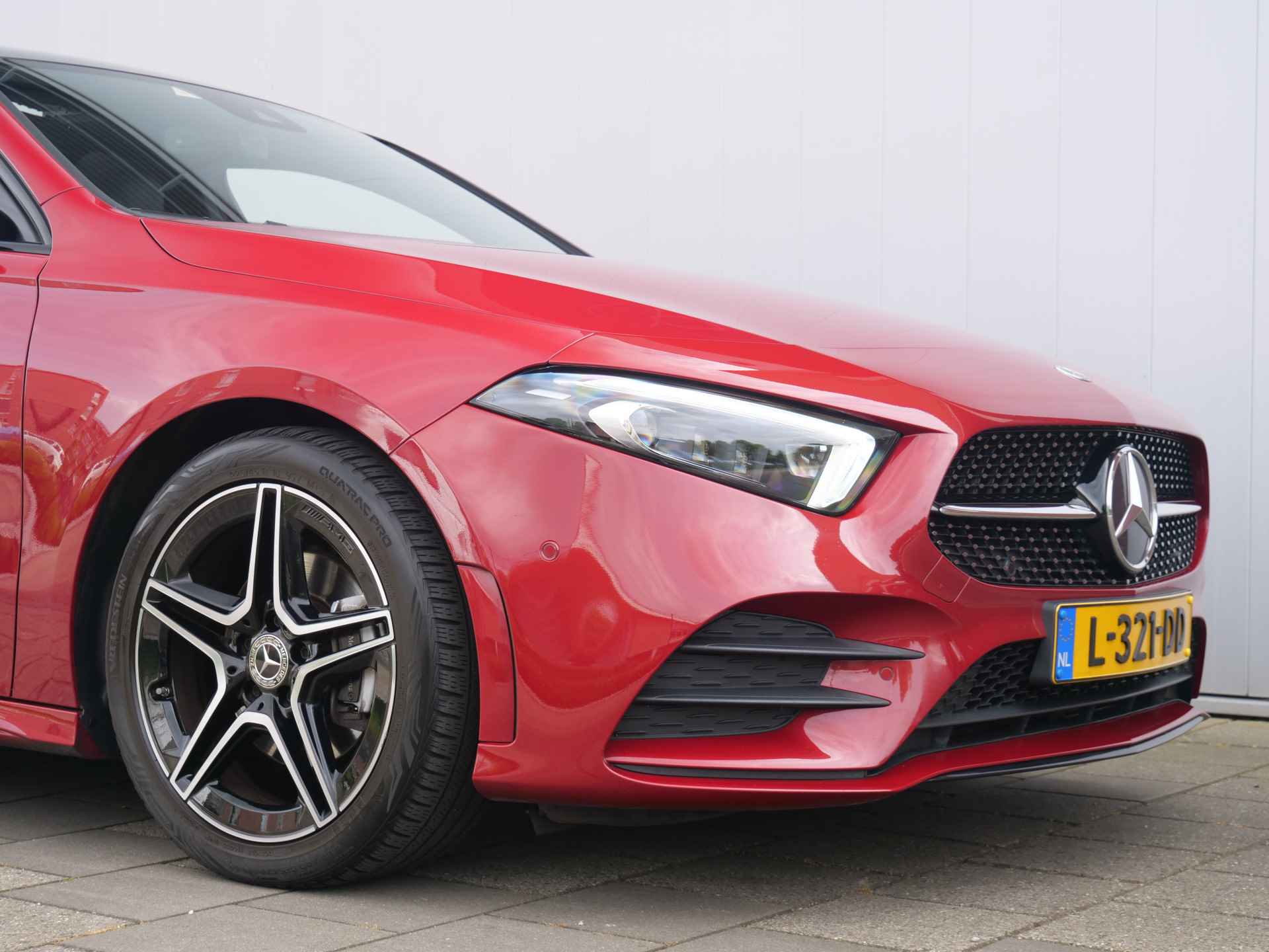 Mercedes-Benz A-Klasse 180 136 Pk Premium Plus AMG-Styling Navigatie / DAB / 18 inch - 15/40