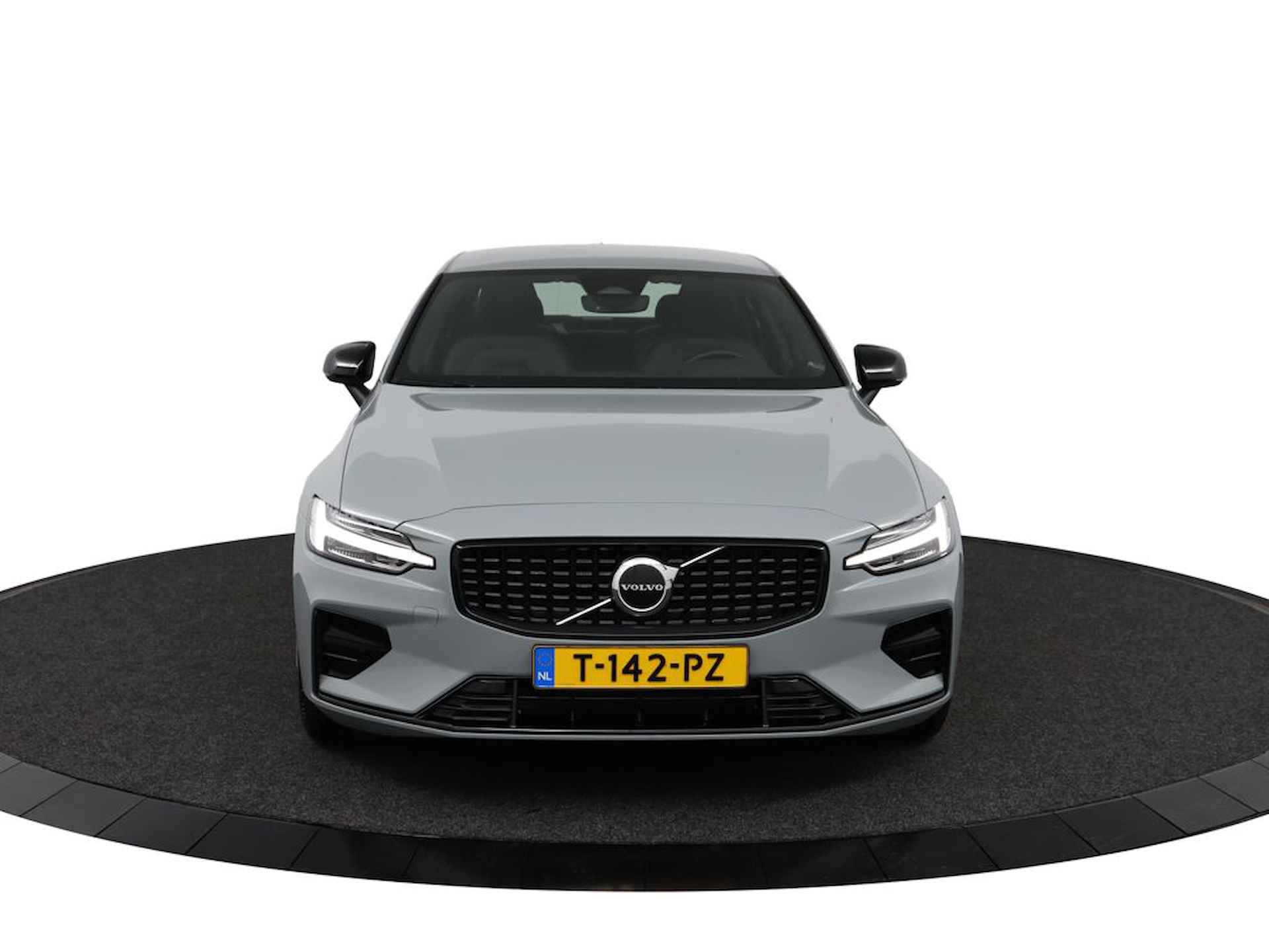 Volvo S60 B4 Plus Dark | Stoel & stuurwielverwarming | Adaptieve cruise control | Park assist voor & achter | Parkassist camera | DAB+ | A Elektrisch verstelbare voorstoelen incl. geheugen | - 15/49