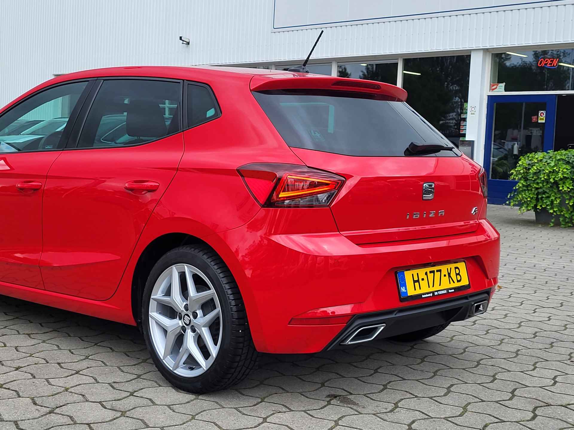 SEAT Ibiza 1.0 TSI FR Business Intense, 17" Lm velgen, PDC, Carplay, Rijklaar met beurt & garantie! - 30/33