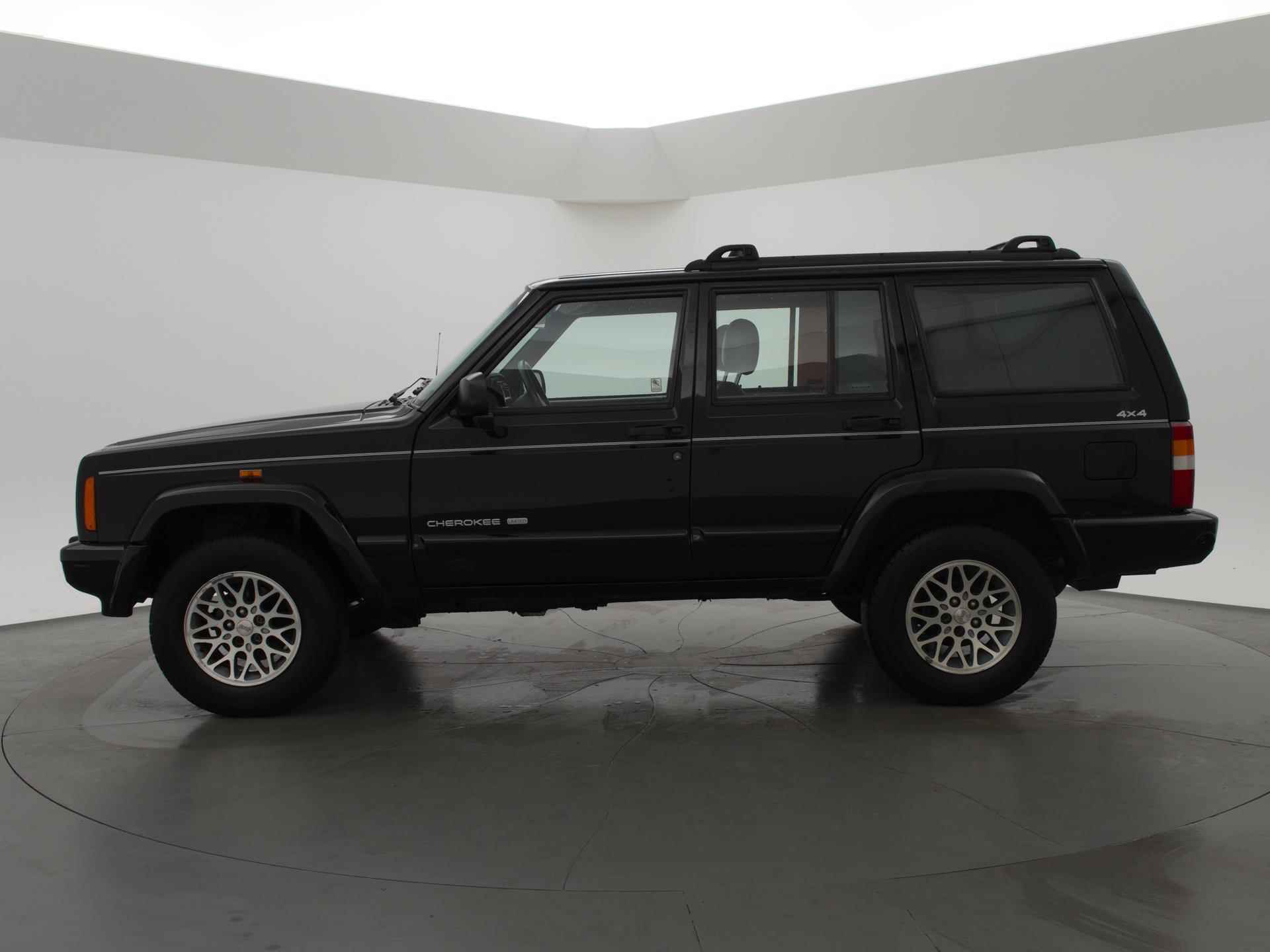 Jeep Cherokee 4.0i 4X4 AUT. LIMITED + LEDER / 3250 KG TREKHAAK - 6/24