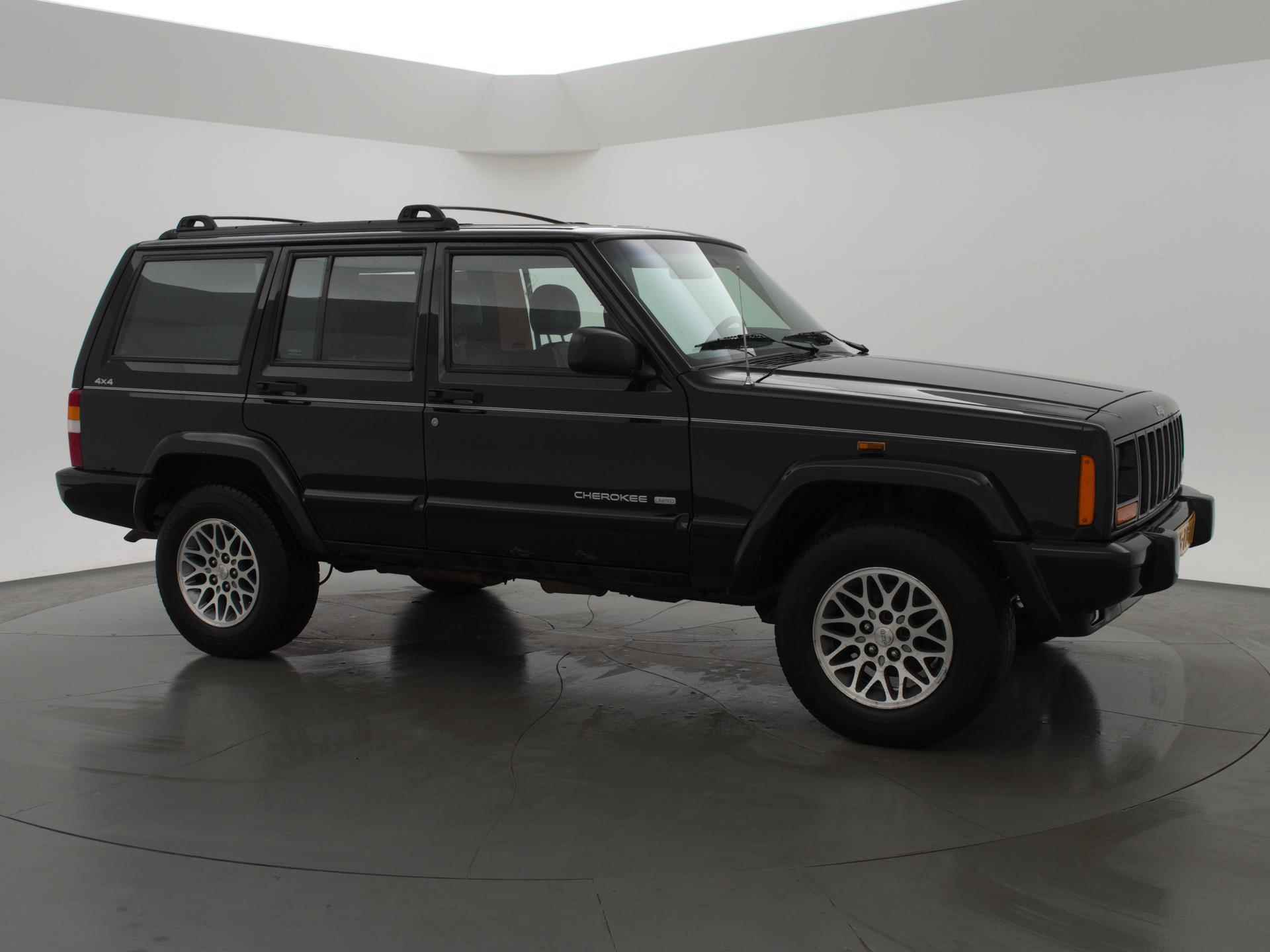 Jeep Cherokee 4.0i 4X4 AUT. LIMITED + LEDER / 3250 KG TREKHAAK - 12/24