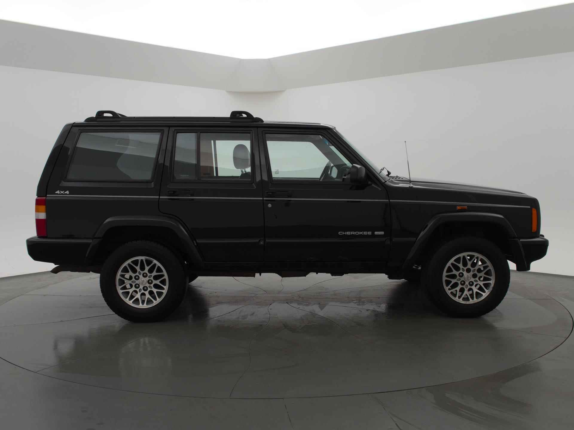 Jeep Cherokee 4.0i 4X4 AUT. LIMITED + LEDER / 3250 KG TREKHAAK - 20/24