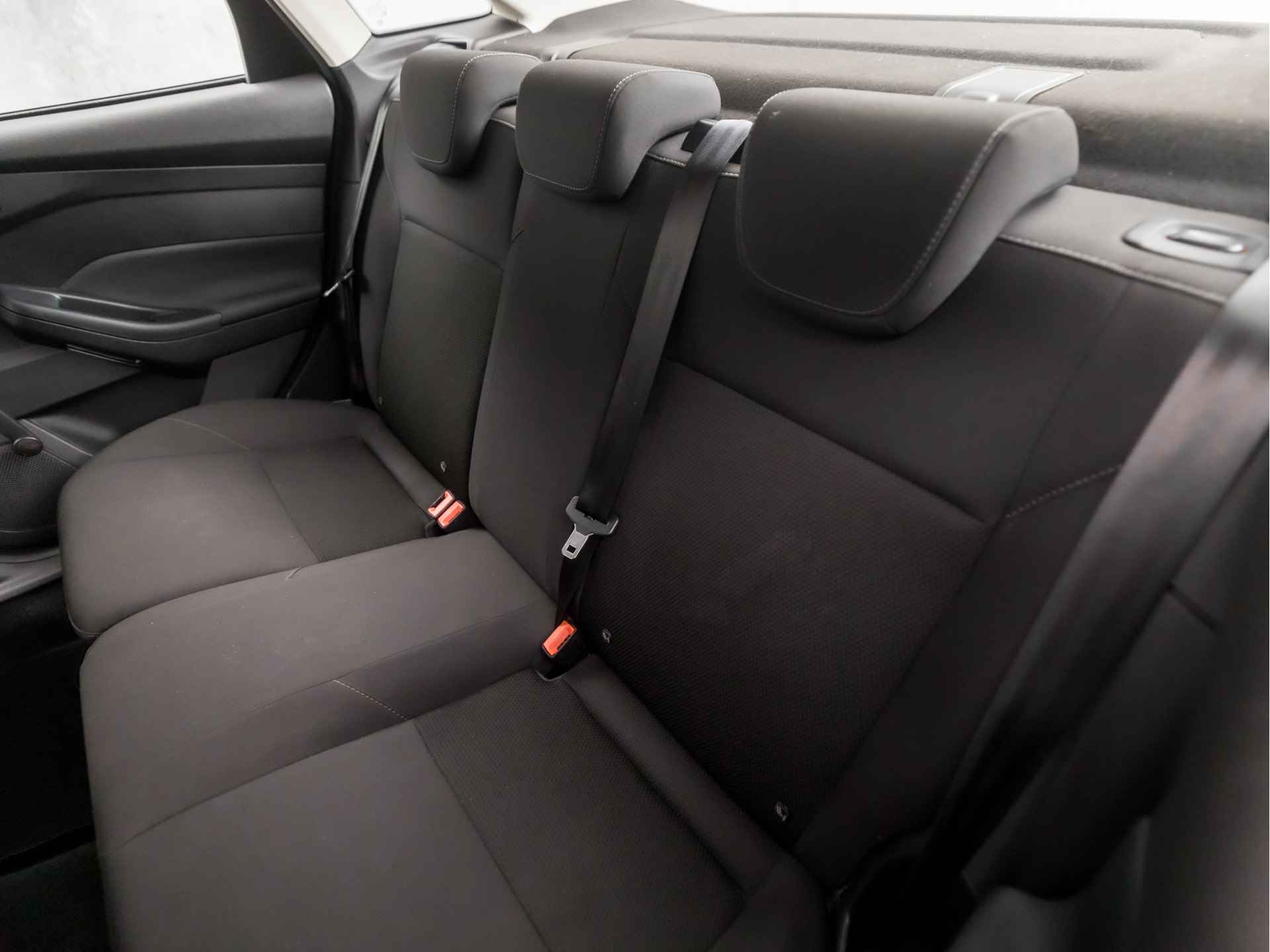 Ford Focus 1.5 Titanium Edition 150Pk Automaat (NAVIGATIE, CLIMATE, STOELVERWARMING, XENON, LM VELGEN, SPORTSTOELEN, PARKEERSENSOREN, ARMSTEUN, NIEUWE APK, NIEUWSTAAT) - 15/34