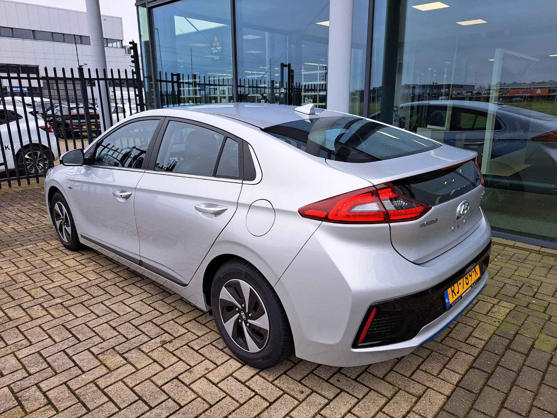 Hyundai IONIQ 1.6 GDi Premium | Afn. Trekhaak - 4/37