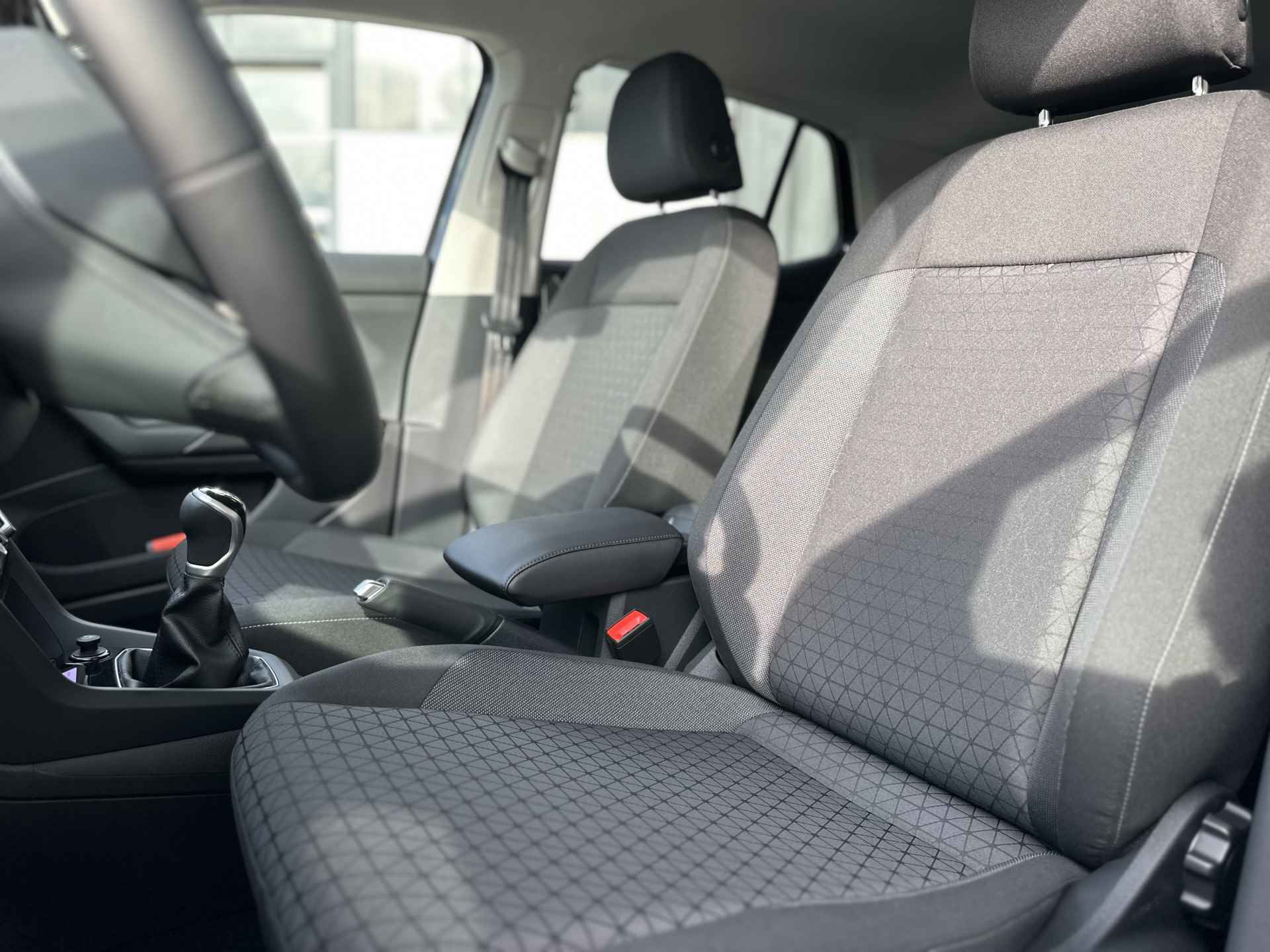 Volkswagen T-Cross 1.0 TSI 95PK Life | Navigatie | Voorstoelen verwarmd | Parkeersensoren - 10/19