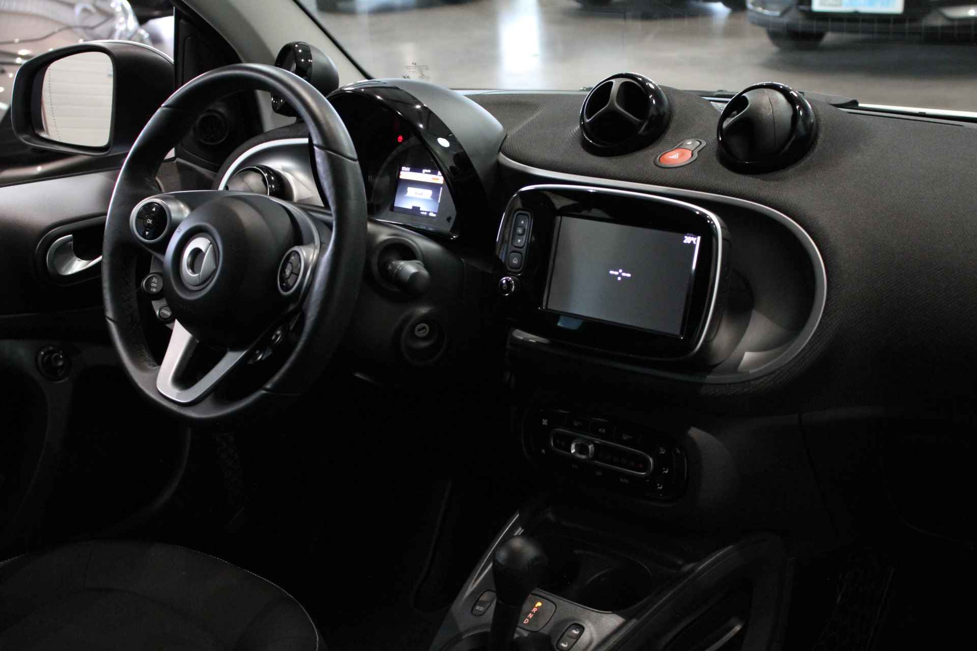 Smart Fortwo cabrio electric drive passion | Subsidie €. 2.000,- | Netto €. 11.995,- | Cabrio | - 3/18