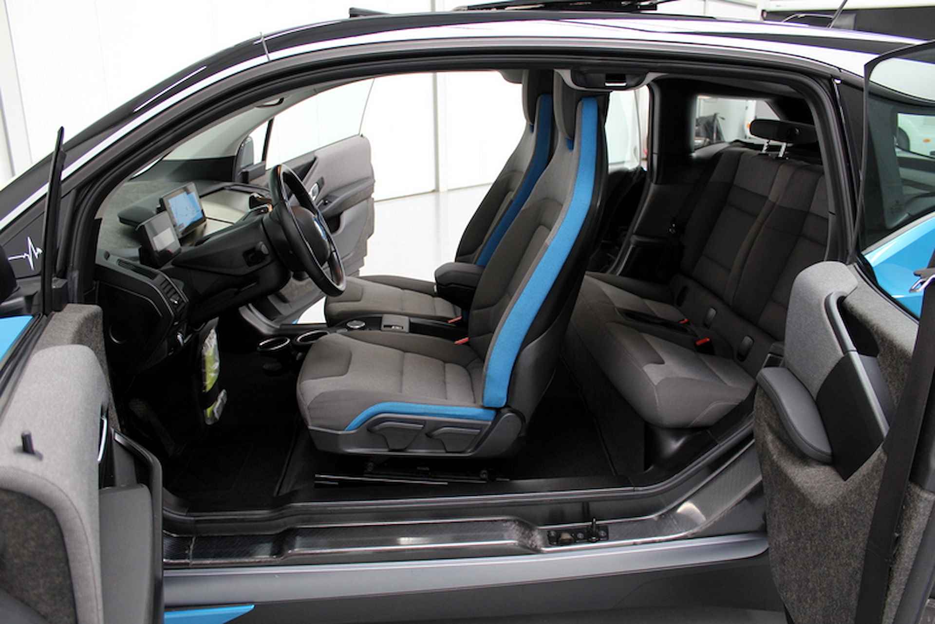 BMW i3 S iPerformance 94Ah 33 kWh 184PK, PANORAMADAK | NAVIGATIE | CAMERA | GROOT SCHERM | VERWARMDE STOELEN - 13/41