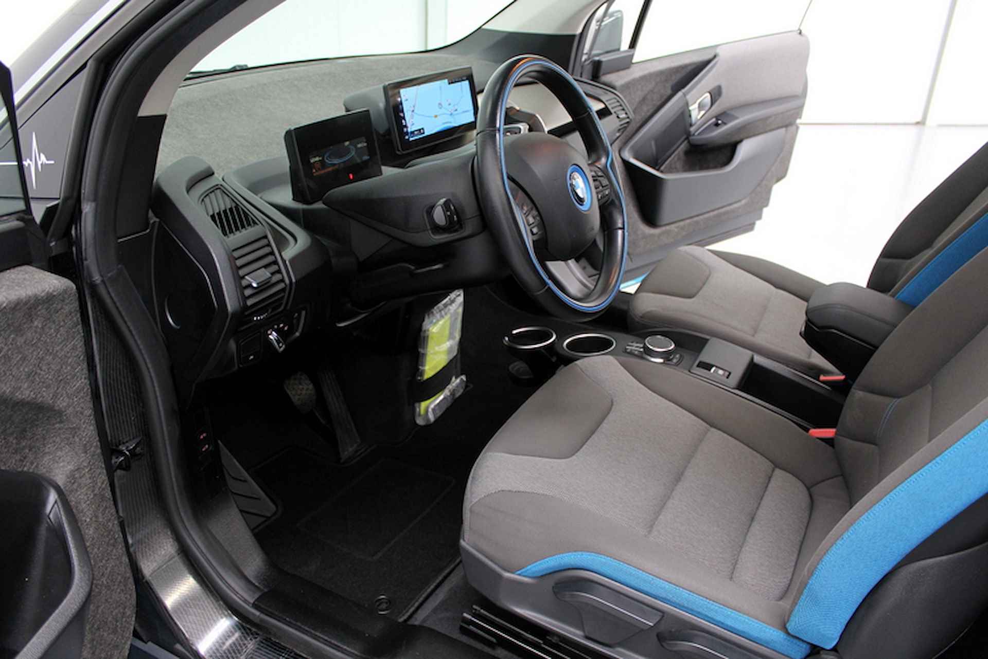 BMW i3 S iPerformance 94Ah 33 kWh 184PK, PANORAMADAK | NAVIGATIE | CAMERA | GROOT SCHERM | VERWARMDE STOELEN - 16/41