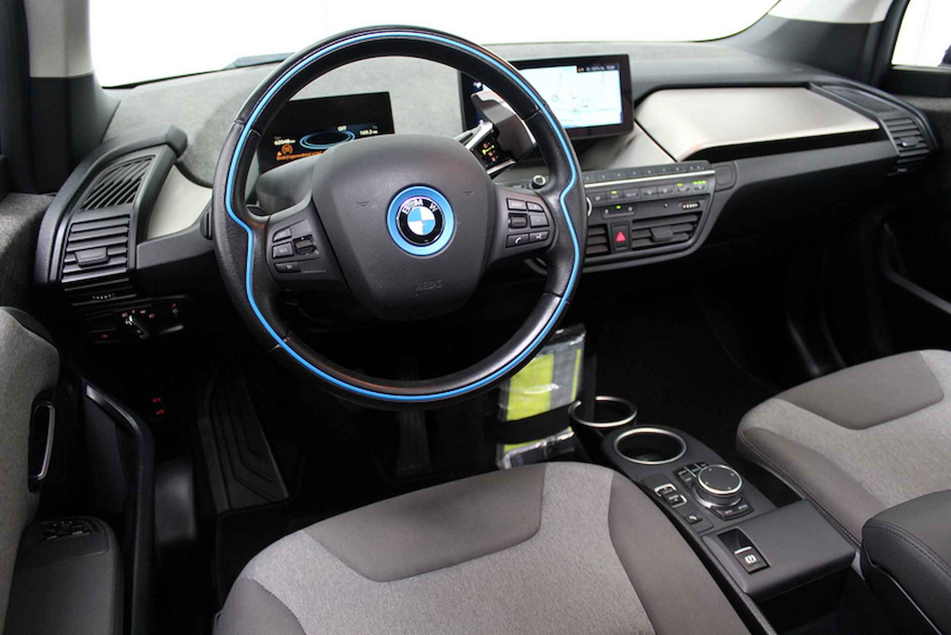 BMW i3 S iPerformance 94Ah 33 kWh 184PK, PANORAMADAK | NAVIGATIE | CAMERA | GROOT SCHERM | VERWARMDE STOELEN - 20/41