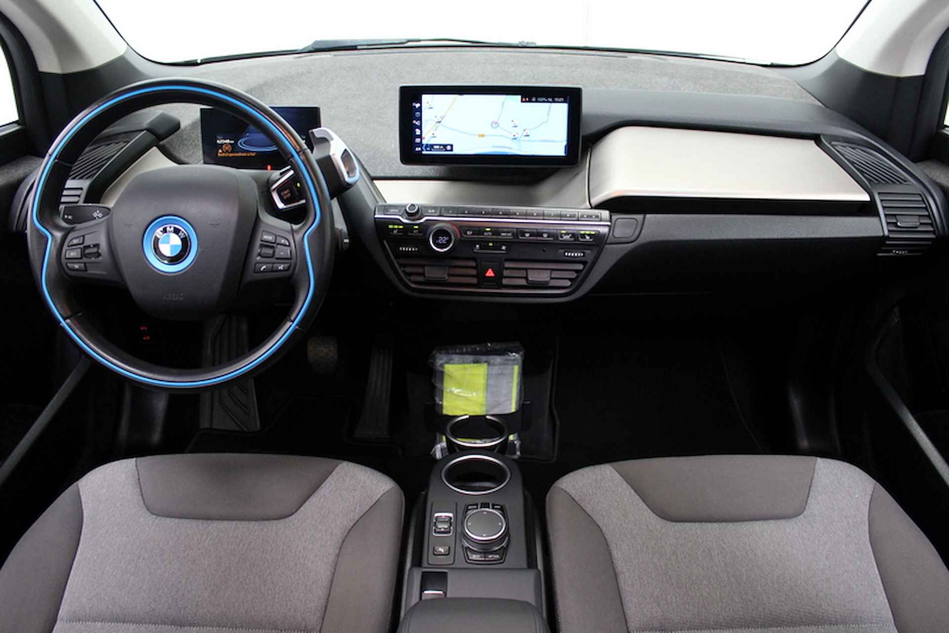 BMW i3 S iPerformance 94Ah 33 kWh 184PK, PANORAMADAK | NAVIGATIE | CAMERA | GROOT SCHERM | VERWARMDE STOELEN - 21/41