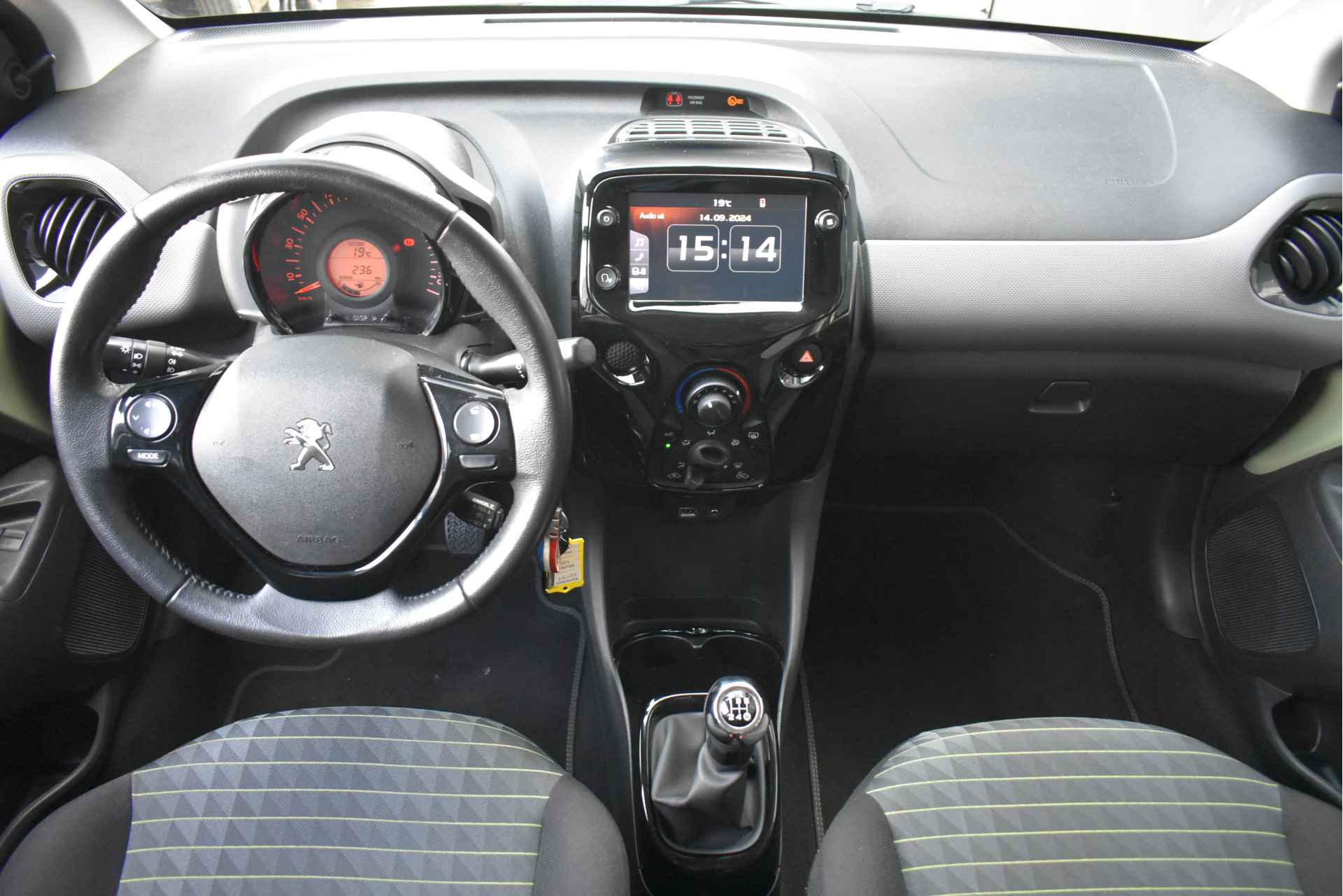 Peugeot 108 1.0 e-VTi Allure | Unieke kleur! | Navigatie by App | Stoelverwarming | Achteruitrijcamera | 15"LMV | Cruise Control | Airco | L - 12/43