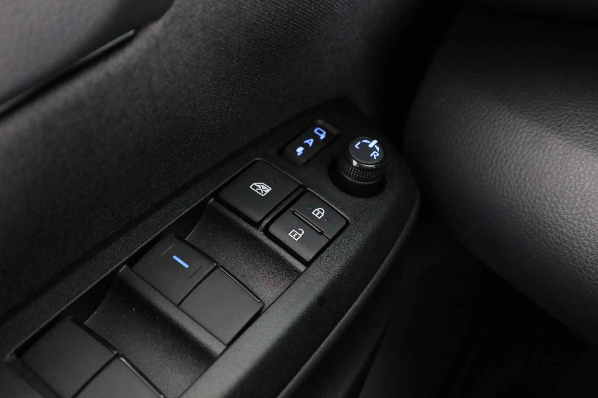 Toyota Yaris Cross 1.5 Hybrid Explore *DEMO* | Navigatie | Stoelverwarming | - 25/33
