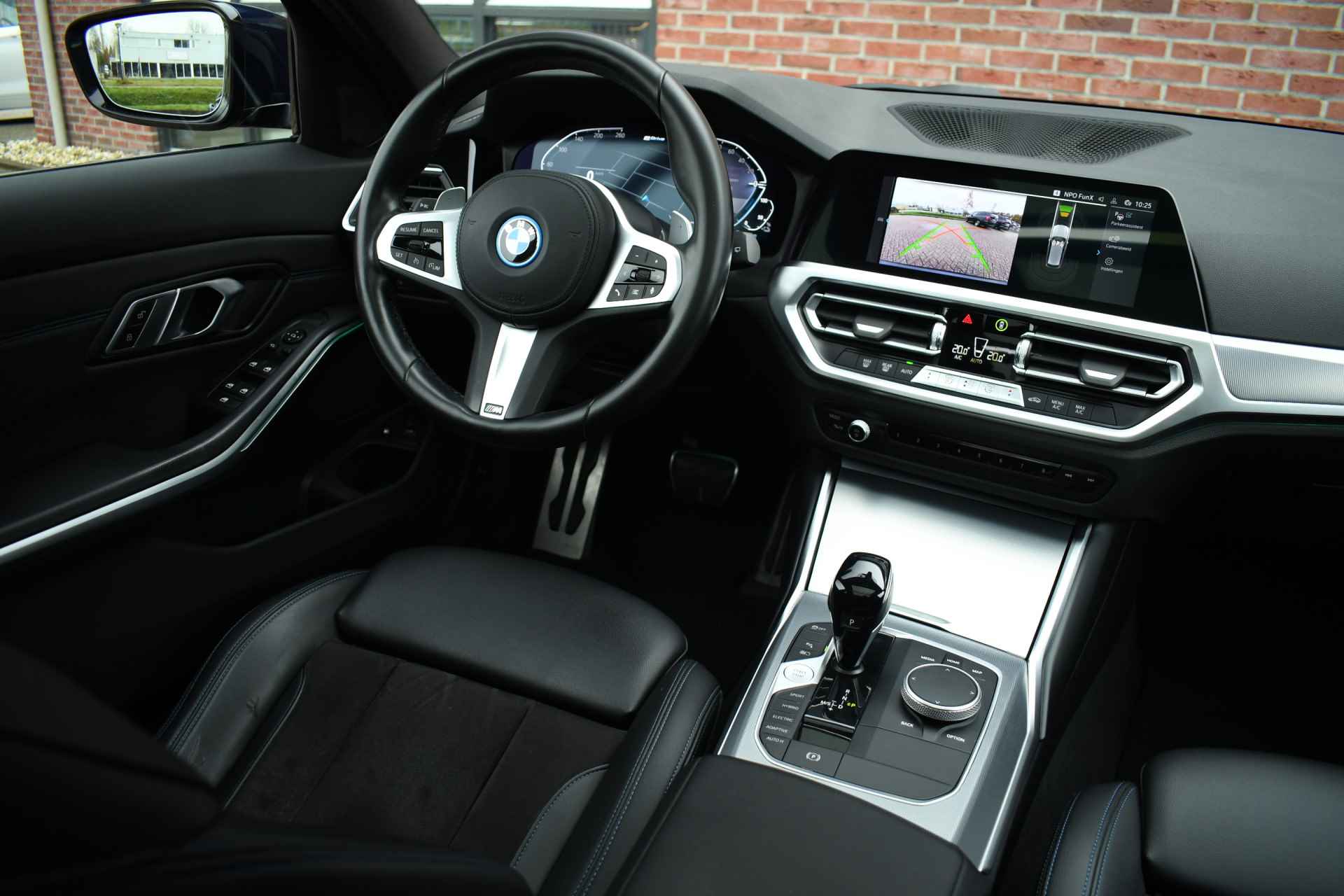 BMW 3 Serie Touring 330e xDrive M-Sport Pano Trekhaak Camera HiFi - 3/80