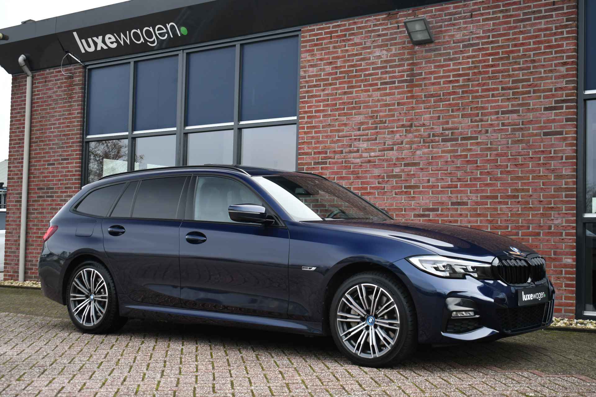 BMW 3 Serie Touring 330e xDrive M-Sport Pano Trekhaak Camera HiFi - 5/80