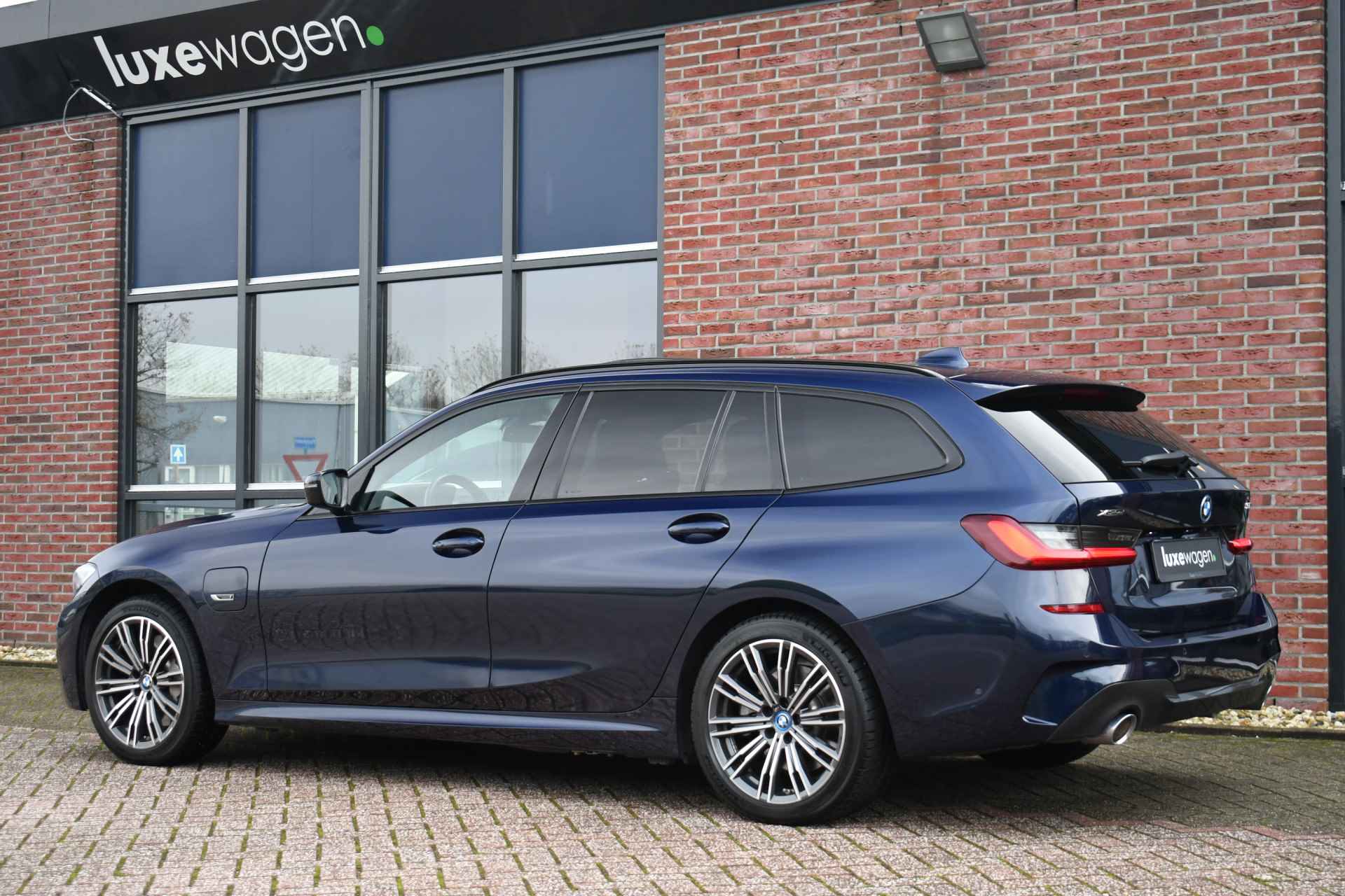 BMW 3 Serie Touring 330e xDrive M-Sport Pano Trekhaak Camera HiFi - 6/80