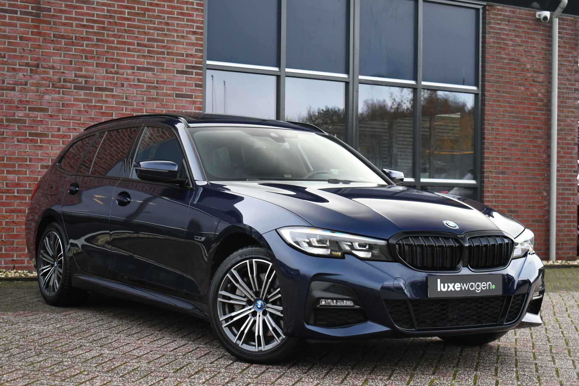 BMW 3 Serie Touring 330e xDrive M-Sport Pano Trekhaak Camera HiFi - 19/80