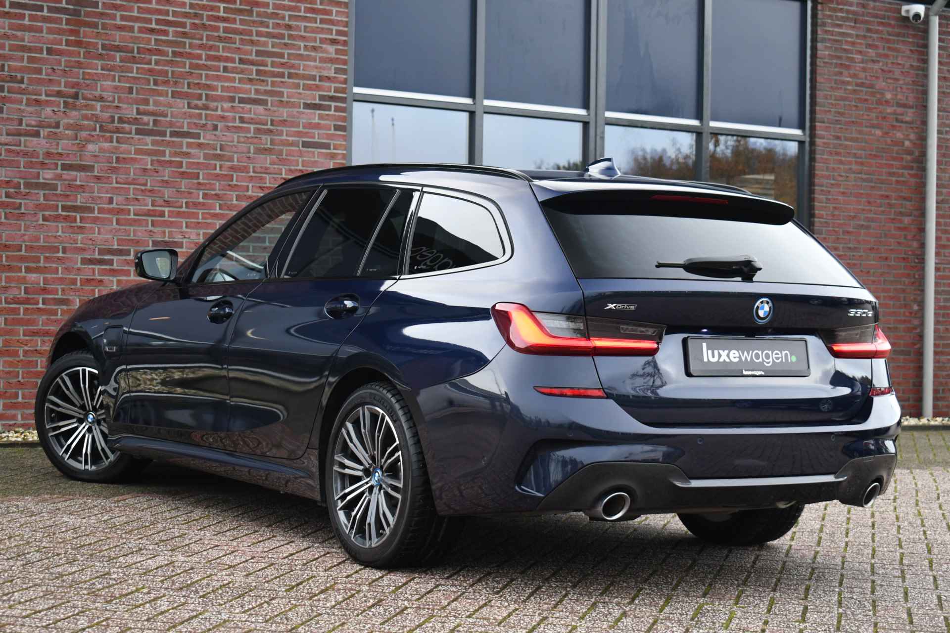 BMW 3 Serie Touring 330e xDrive M-Sport Pano Trekhaak Camera HiFi - 20/80