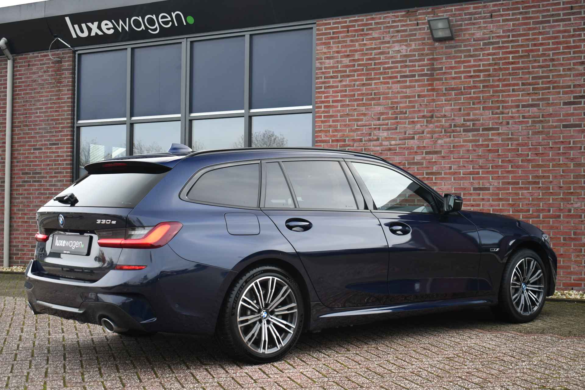 BMW 3 Serie Touring 330e xDrive M-Sport Pano Trekhaak Camera HiFi - 54/80