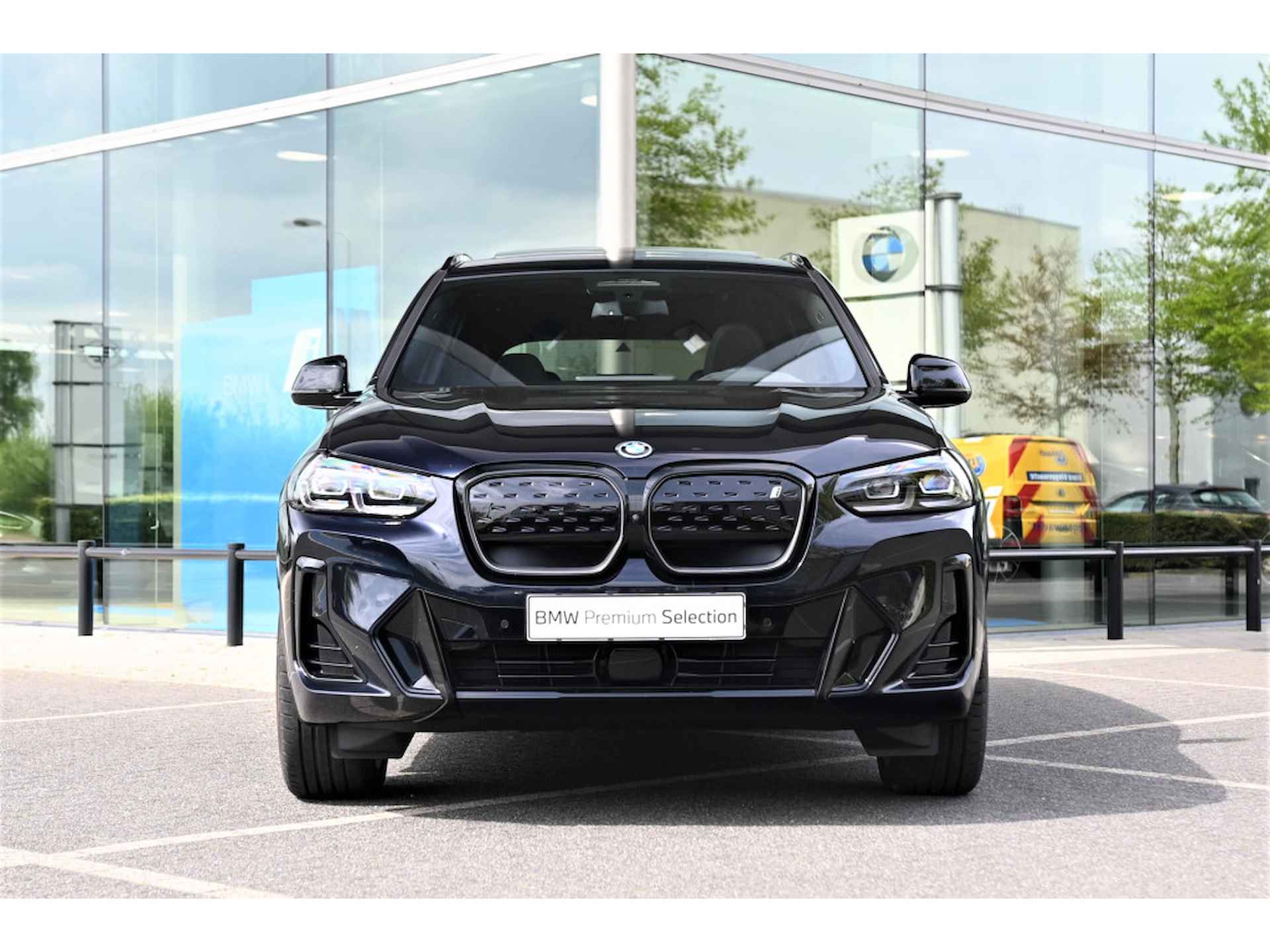 BMW iX3 High Executive 80 kWh / Trekhaak / Adaptieve LED / Parking Assistant Plus / Sportstoelen / Gesture Control / Comfort Access - 6/39