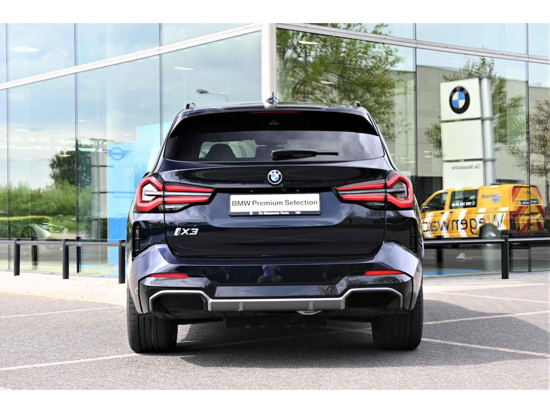 BMW iX3 High Executive 80 kWh / Trekhaak / Adaptieve LED / Parking Assistant Plus / Sportstoelen / Gesture Control / Comfort Access - 10/39