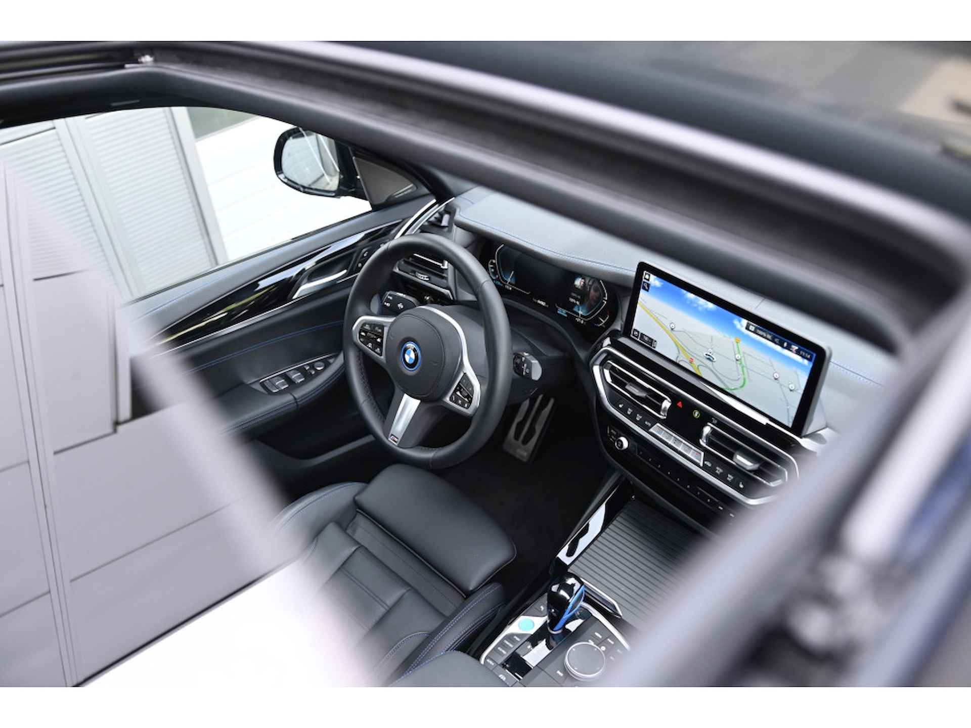 BMW iX3 High Executive 80 kWh / Trekhaak / Adaptieve LED / Parking Assistant Plus / Sportstoelen / Gesture Control / Comfort Access - 17/39