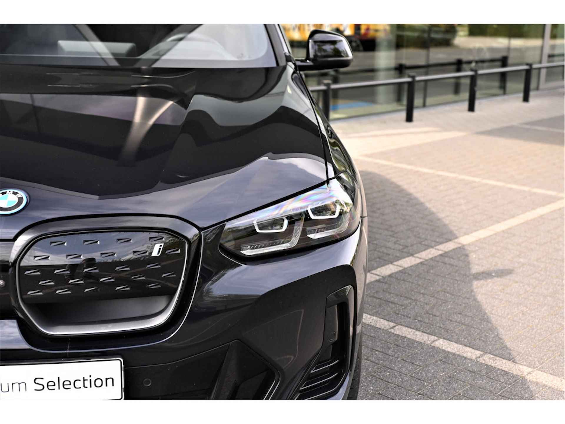 BMW iX3 High Executive 80 kWh / Trekhaak / Adaptieve LED / Parking Assistant Plus / Sportstoelen / Gesture Control / Comfort Access - 24/39