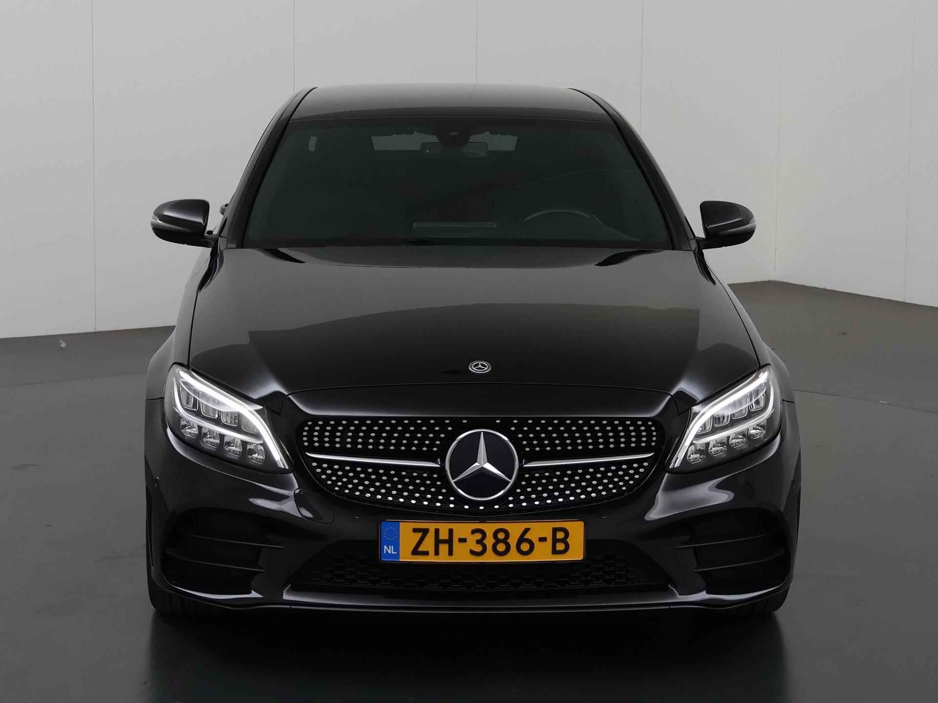 Mercedes-Benz C-klasse 160 Business Solution AMG Upgrade Edition | Night Pakket | Sportstoelen | Camera | Groot Navigatie | Stoelverwarming | Climate Control | Climate Control | LED | - 4/46